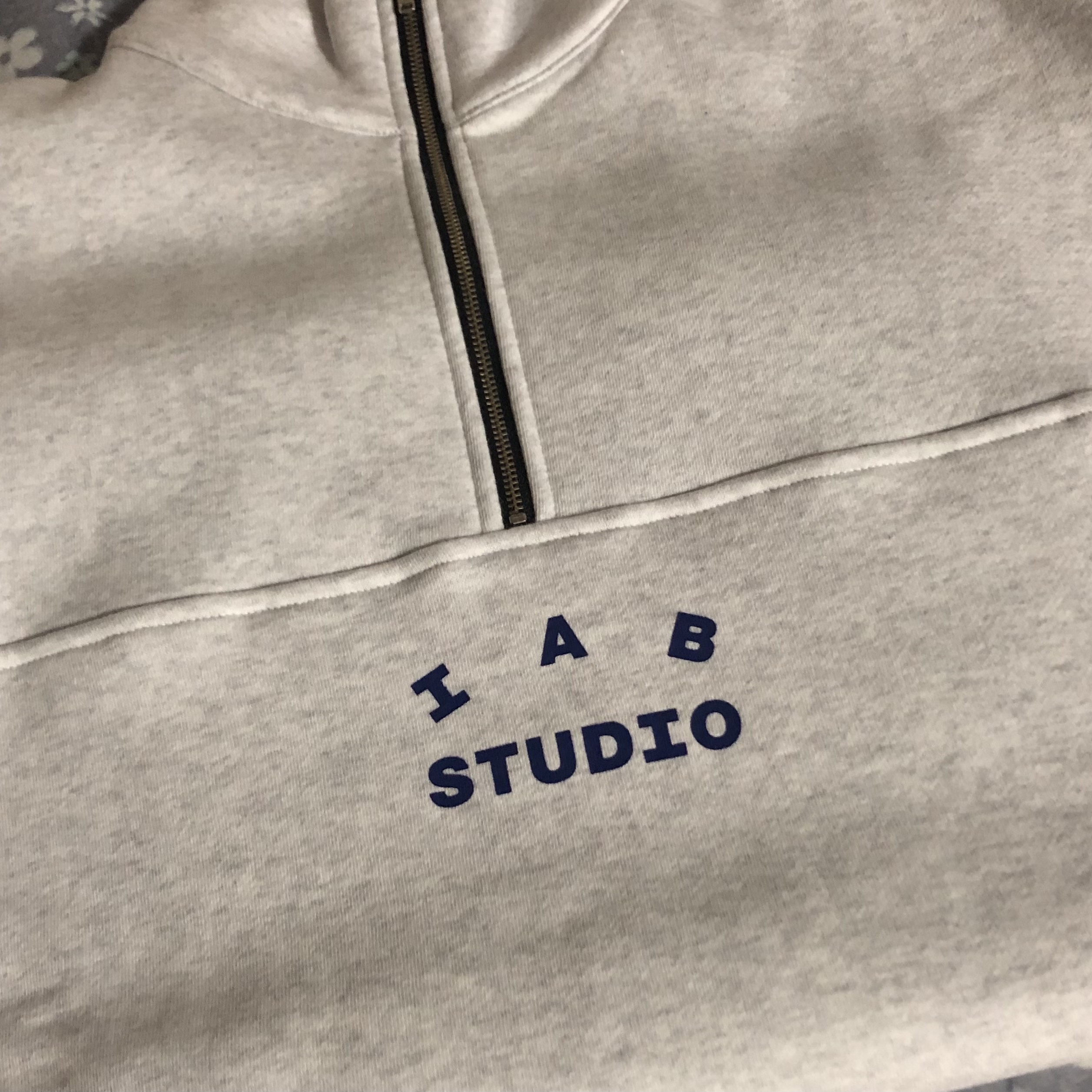 IAB Studio Half Zip Pullover Light Gray 착용 스타일 - 1