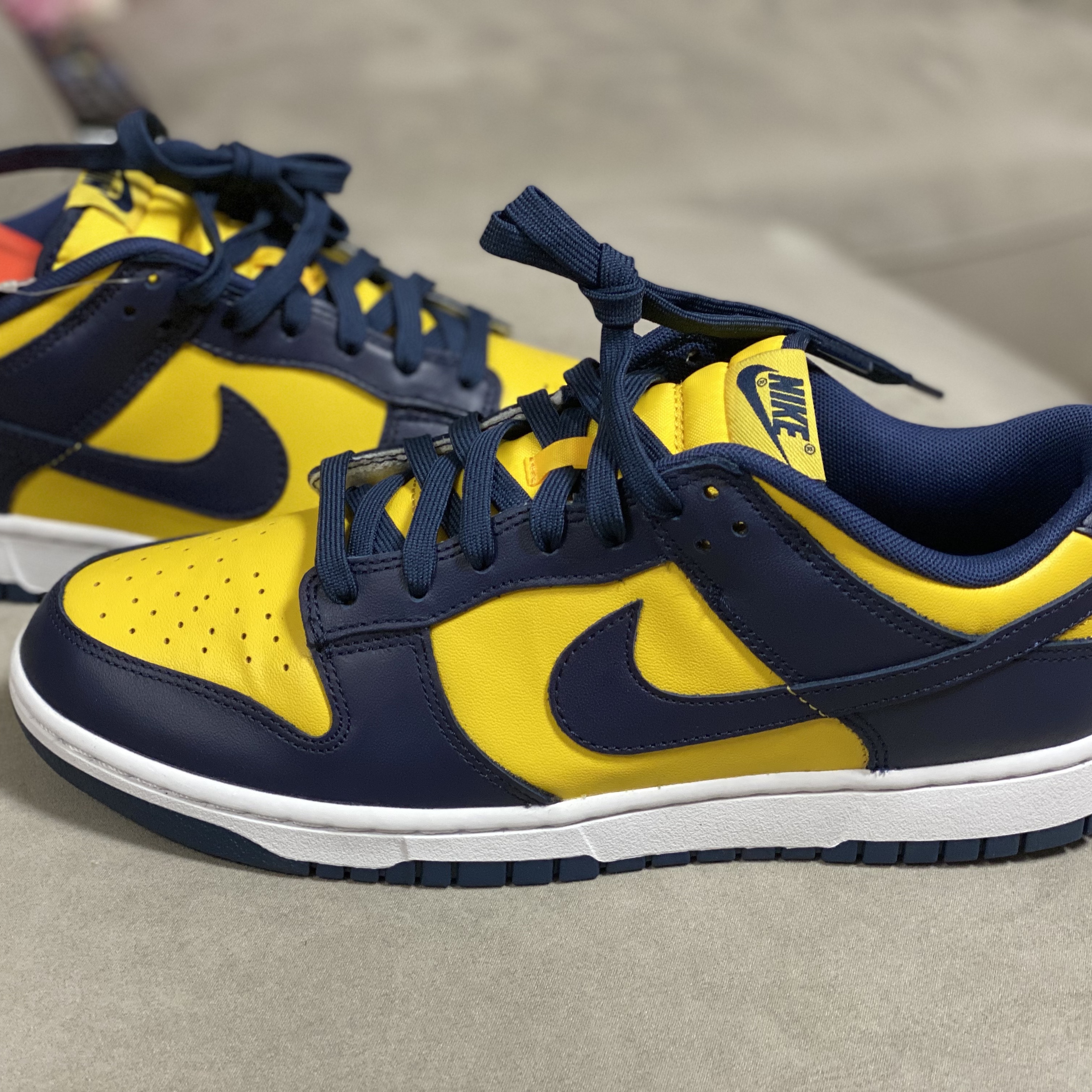 Nike Dunk Low Retro Varsity Maize 착용 스타일