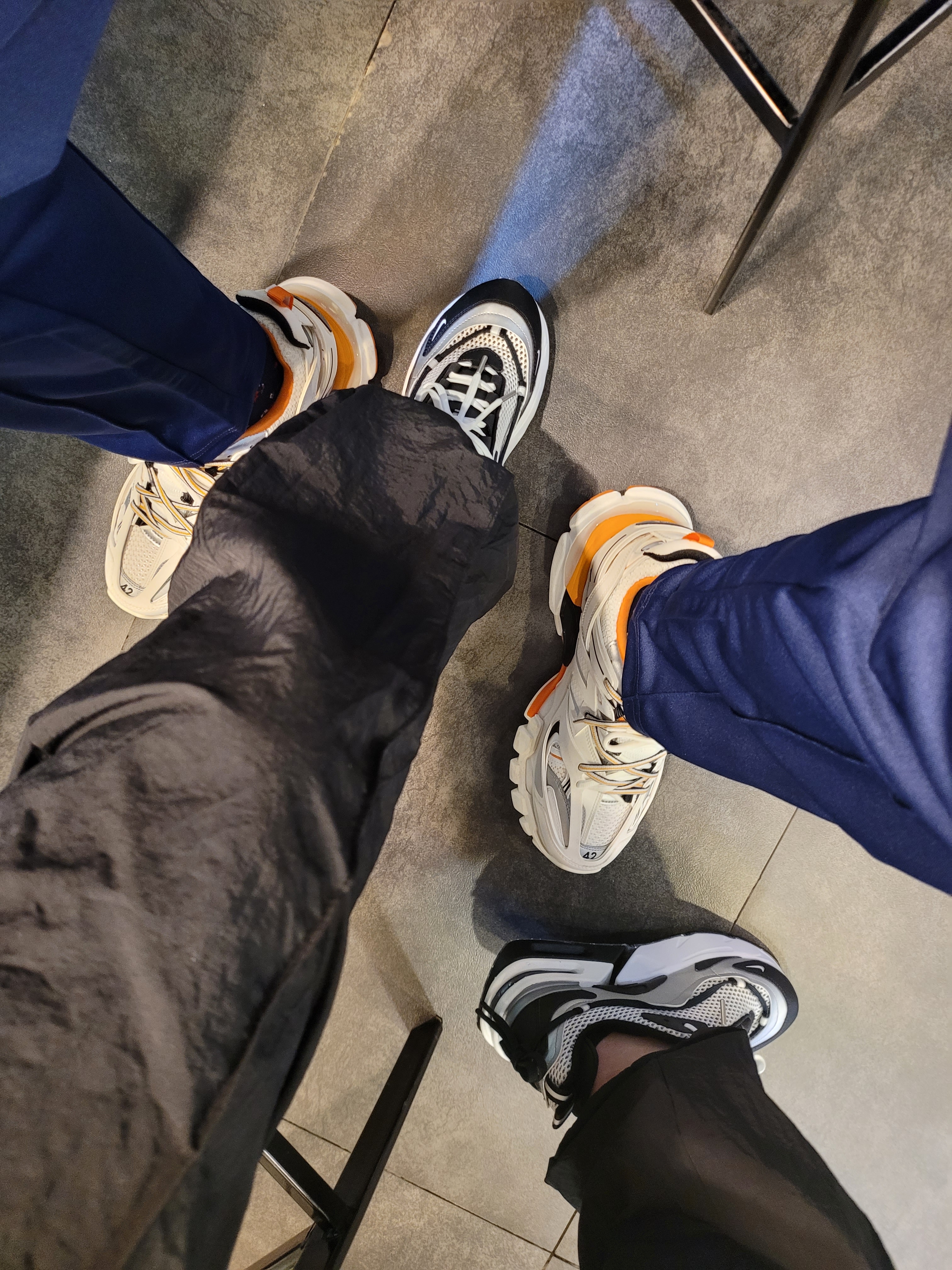 Balenciaga Track Sneakers White Orange 2019, (W) Nike Air Max Furyosa Silver and Black 착용 스타일