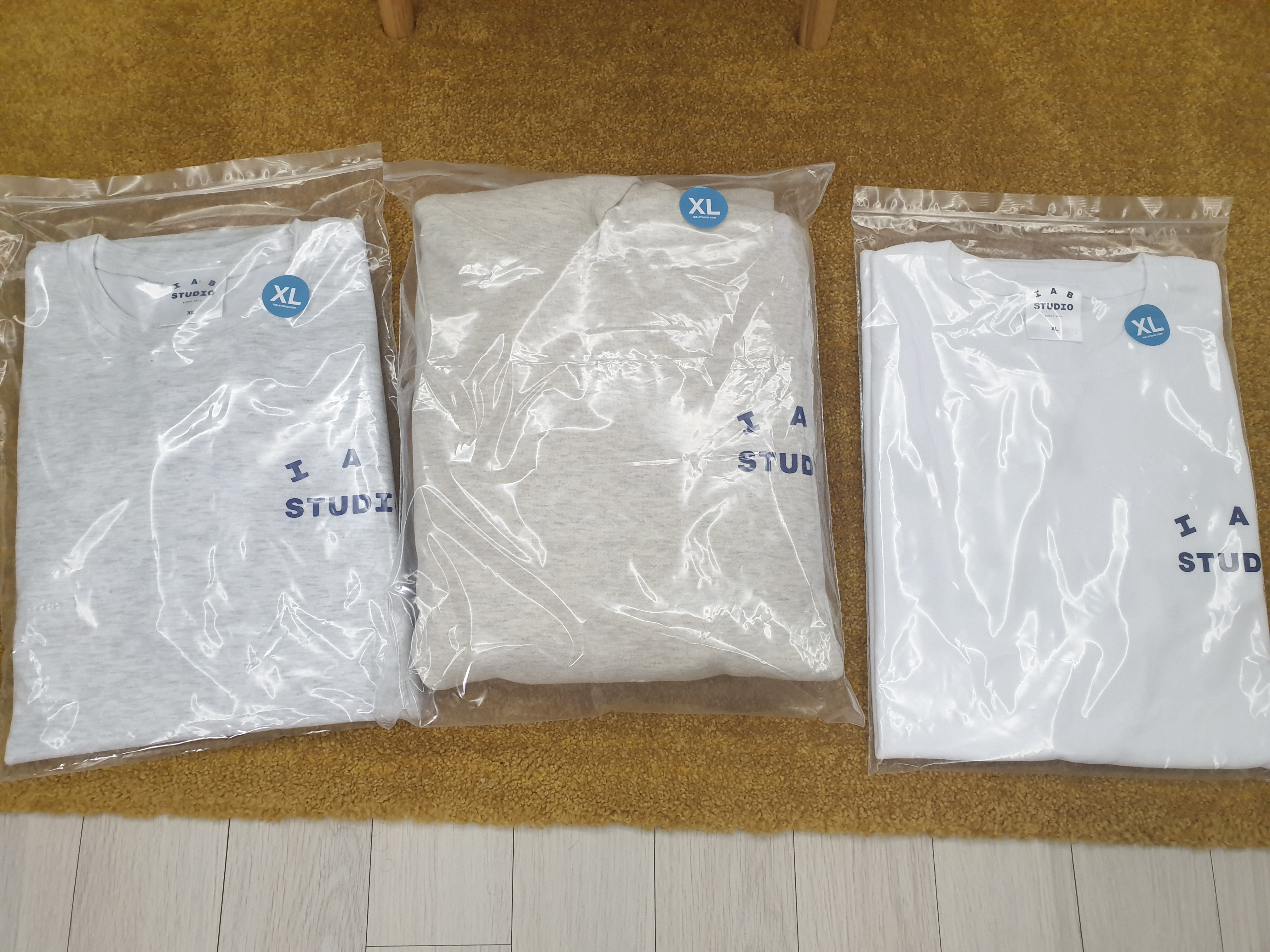 IAB Studio T-Shirt White, IAB Studio Hoodie Oatmeal Gray - 21SS 착용 스타일