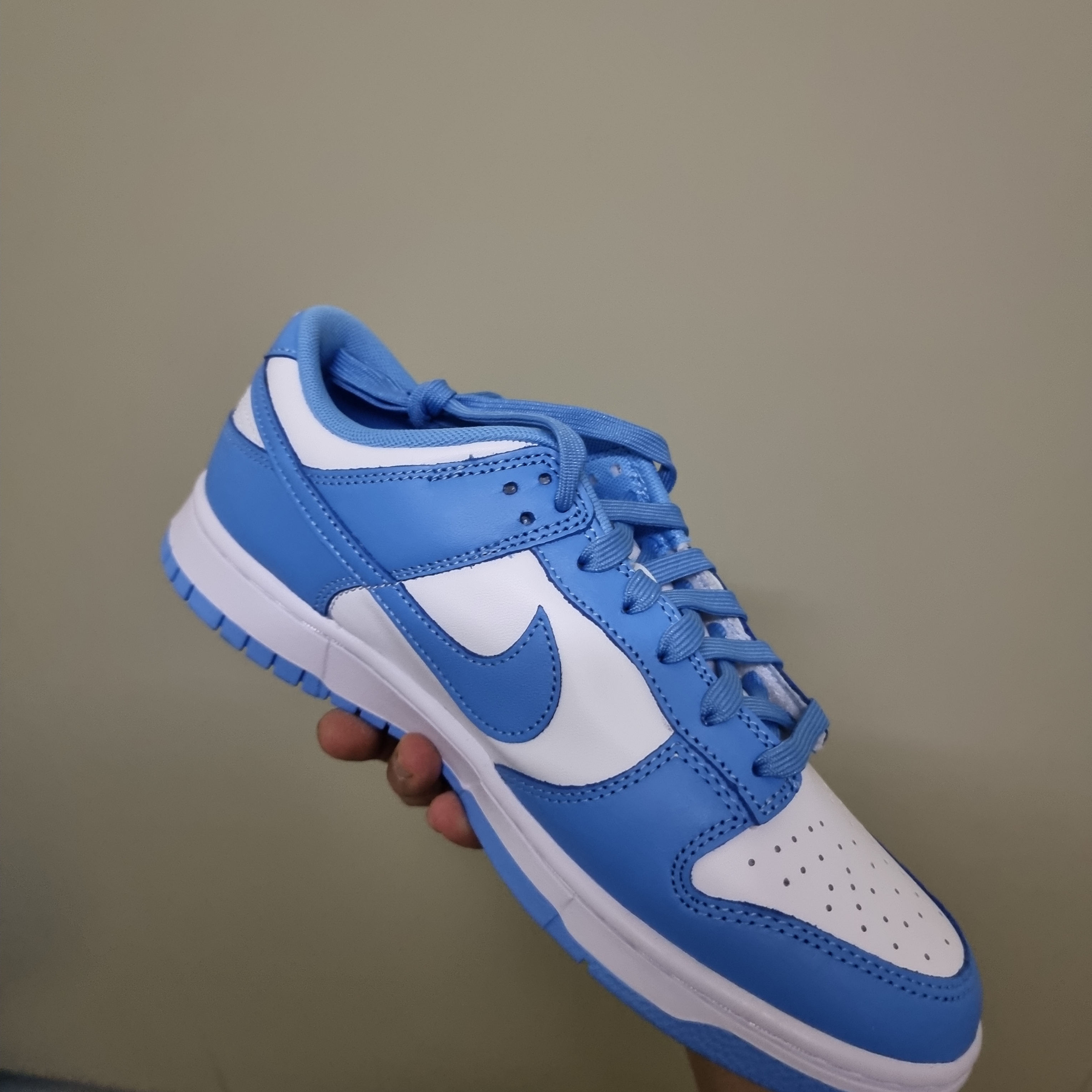 Nike Dunk Low Retro University Blue 착용 스타일 - 1