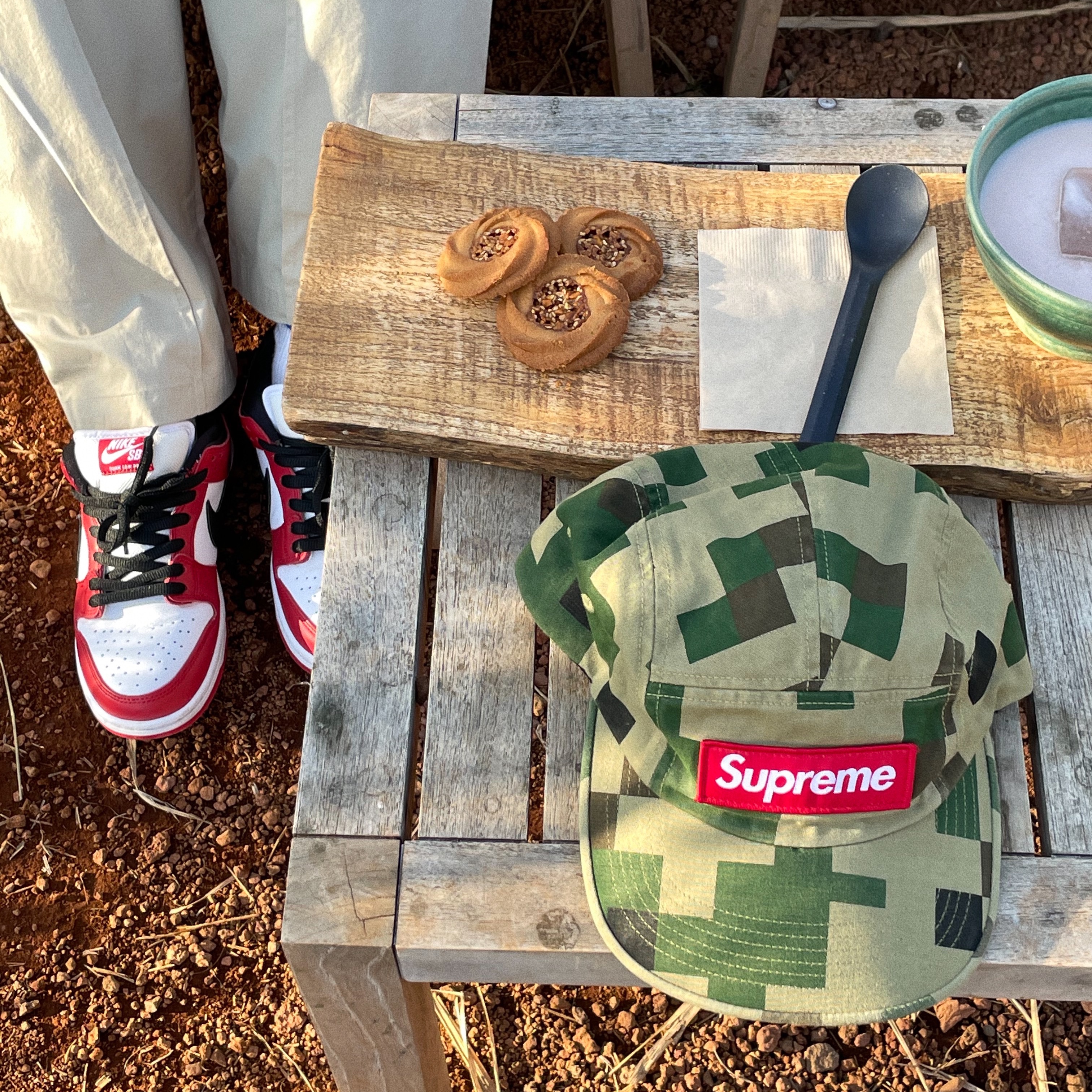 Nike SB Dunk Low Pro Chicago, Supreme Military Camp Cap Olive Digi Camo - 20FW 착용 스타일 - 2