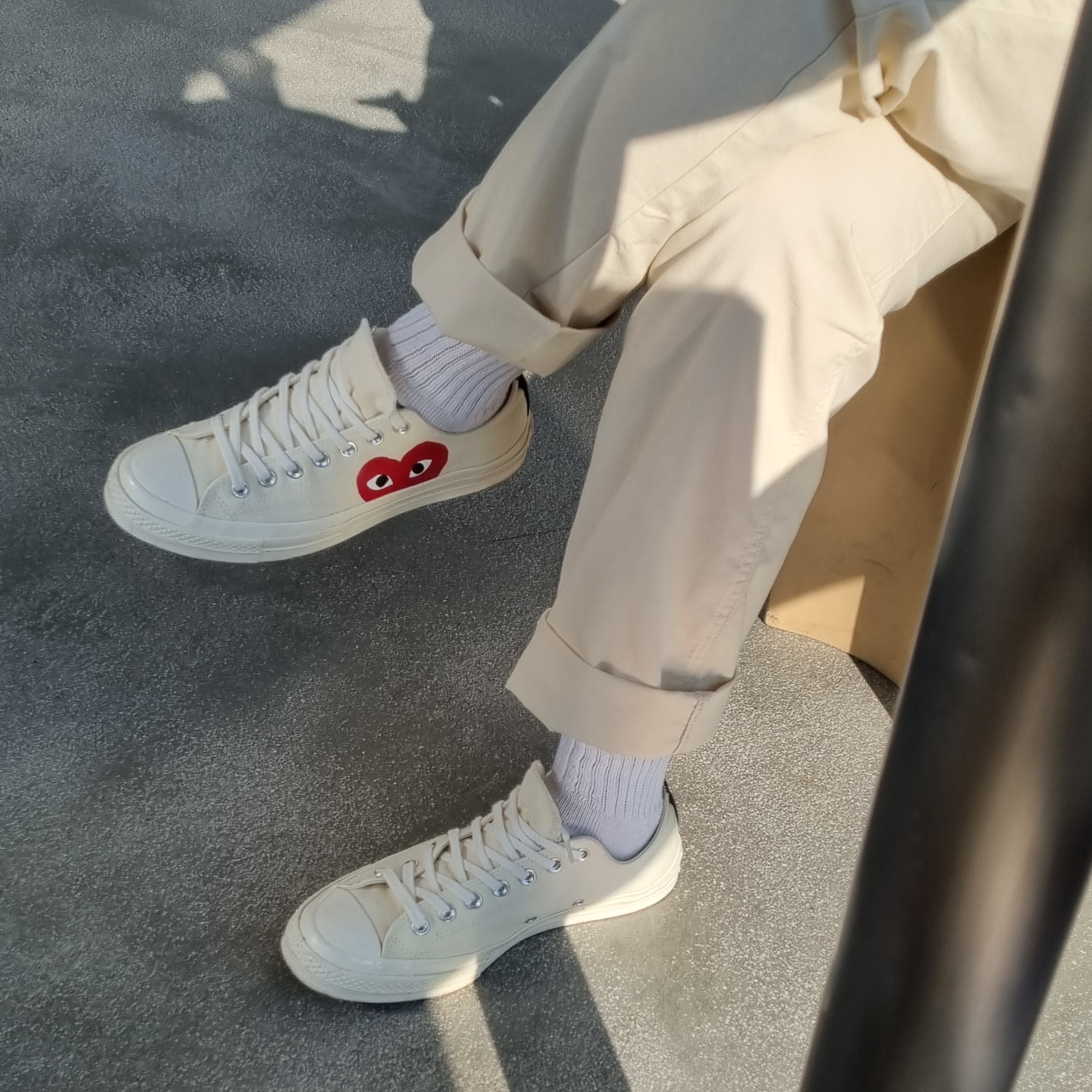 Converse x Play Comme des Garcons Chuck 70 Ox White 착용 스타일 - 1