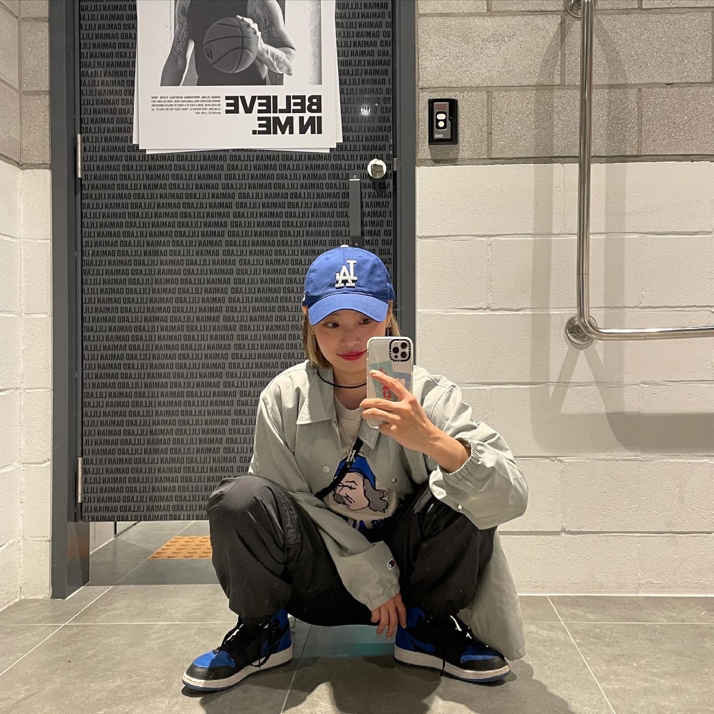 (GS) Jordan 1 Retro Royal 2017, Jordan 1 Retro Royal 2017 착용 스타일 - 5