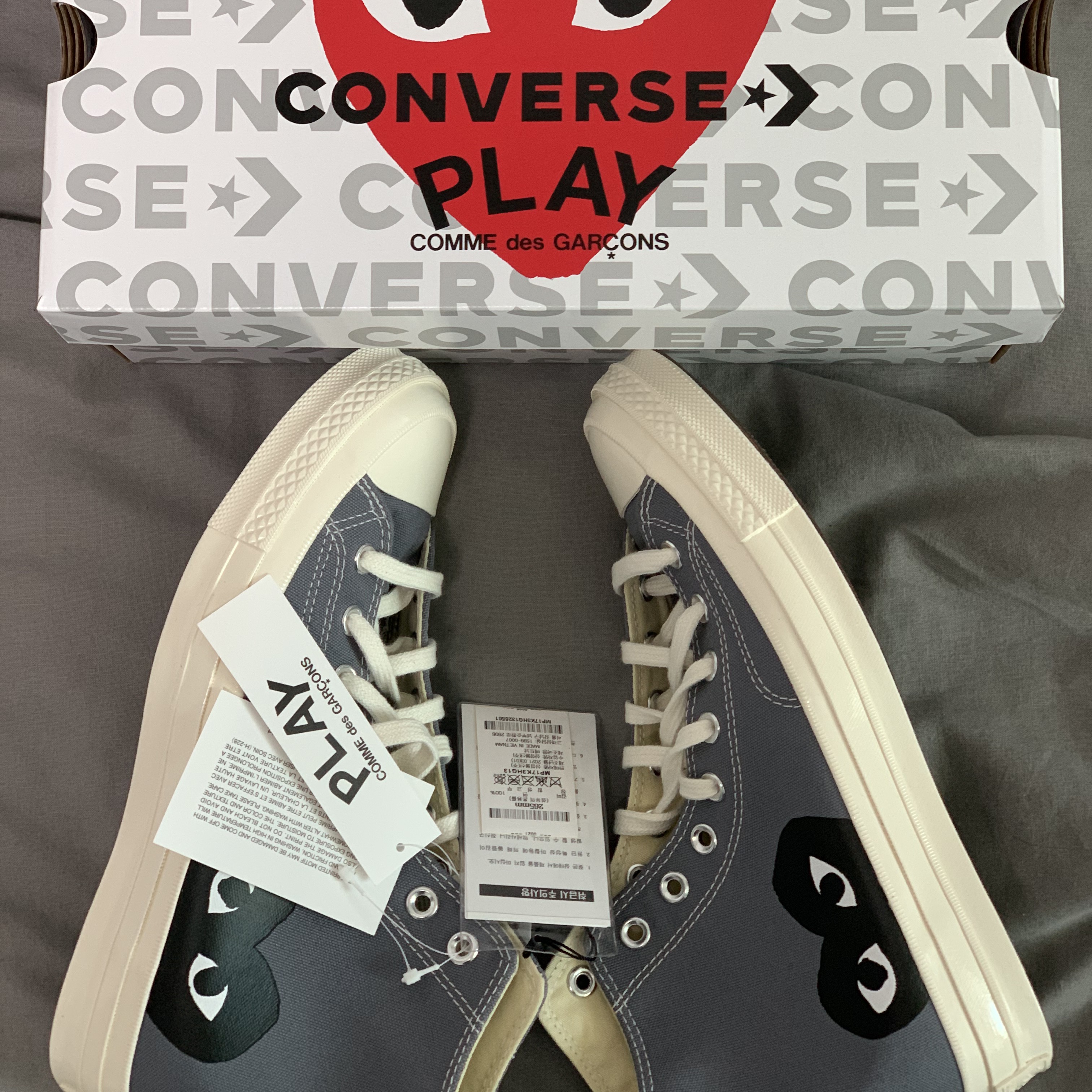 Converse x Play Comme des Garcons Chuck 70 Hi Steel Gray 착용 스타일 - 1