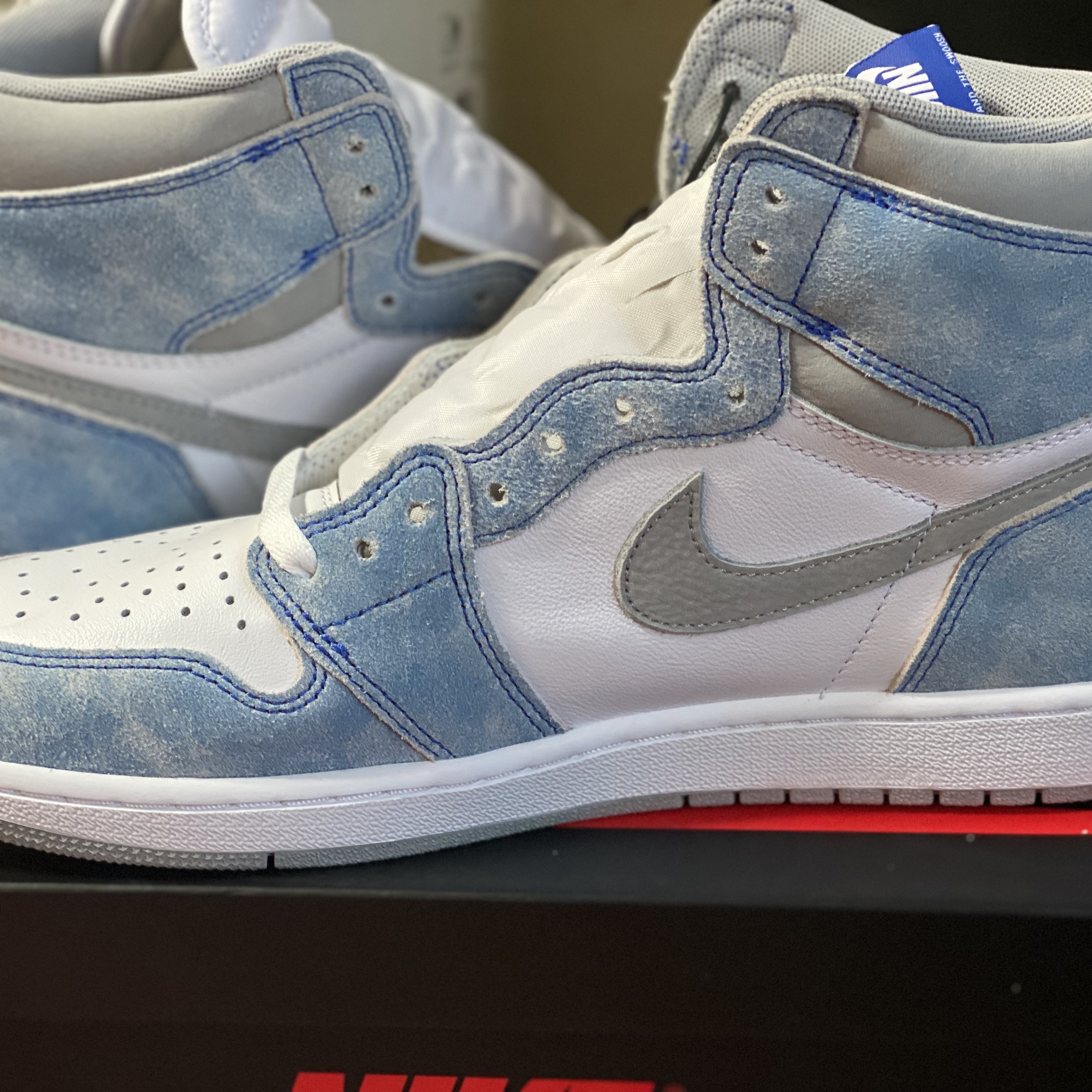 Jordan 1 Retro High OG Hyper Royal 착용 스타일