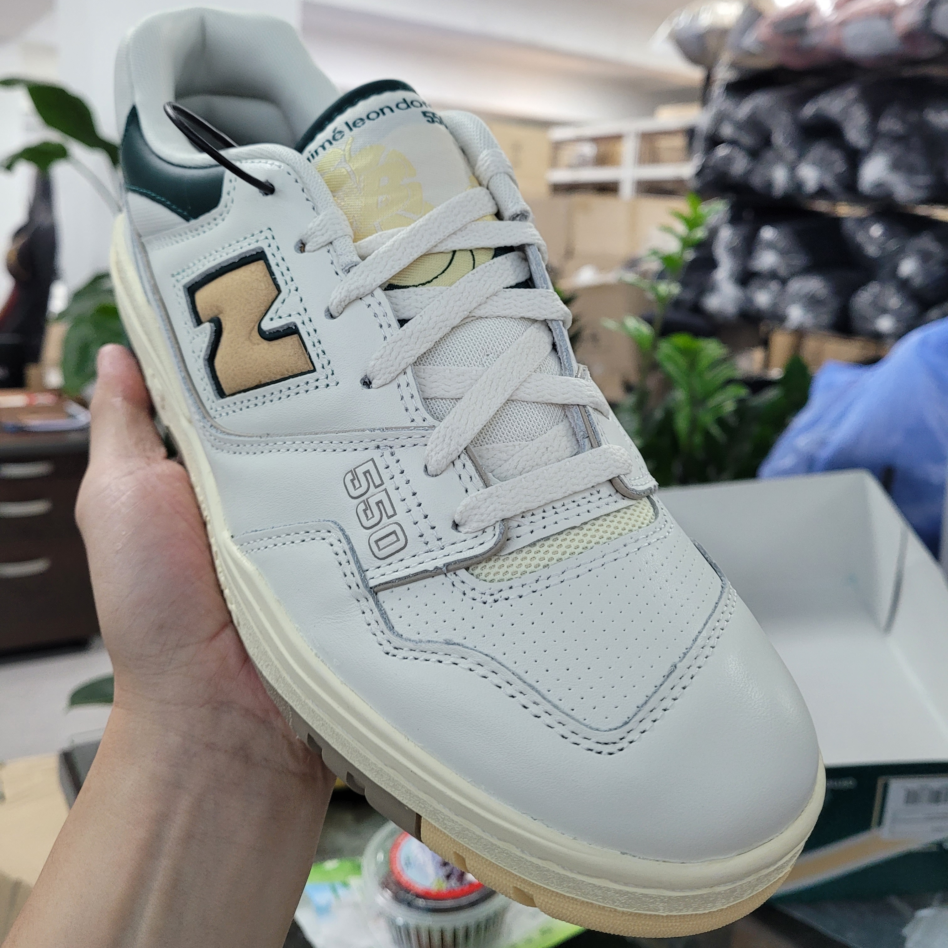 New Balance x Aime Leon Dore 550 Green Yellow 착용 스타일 - 3