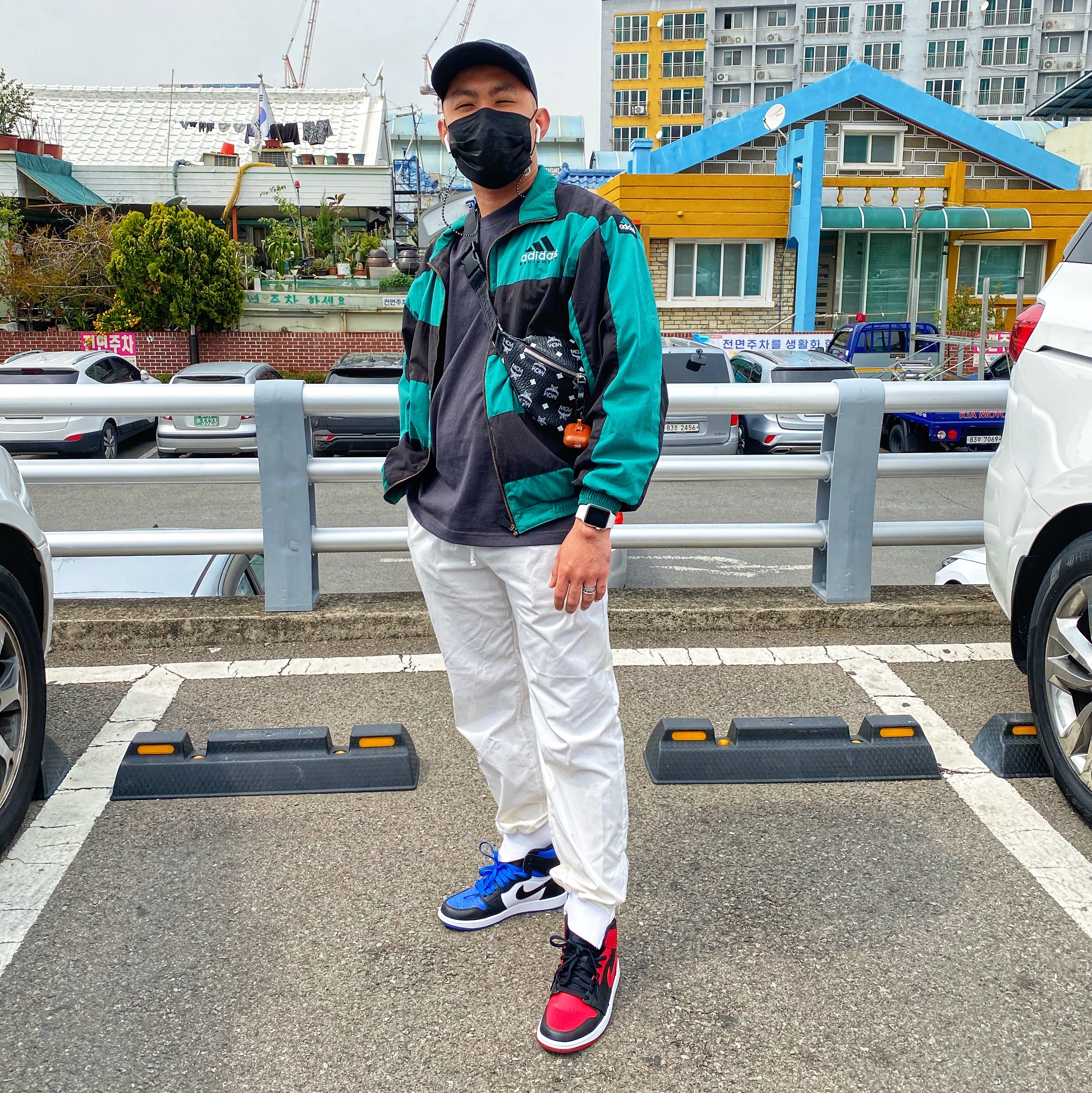 Jordan 1 Retro High OG Royal Toe, Jordan 1 Mid Bred Banned 2020 착용 스타일