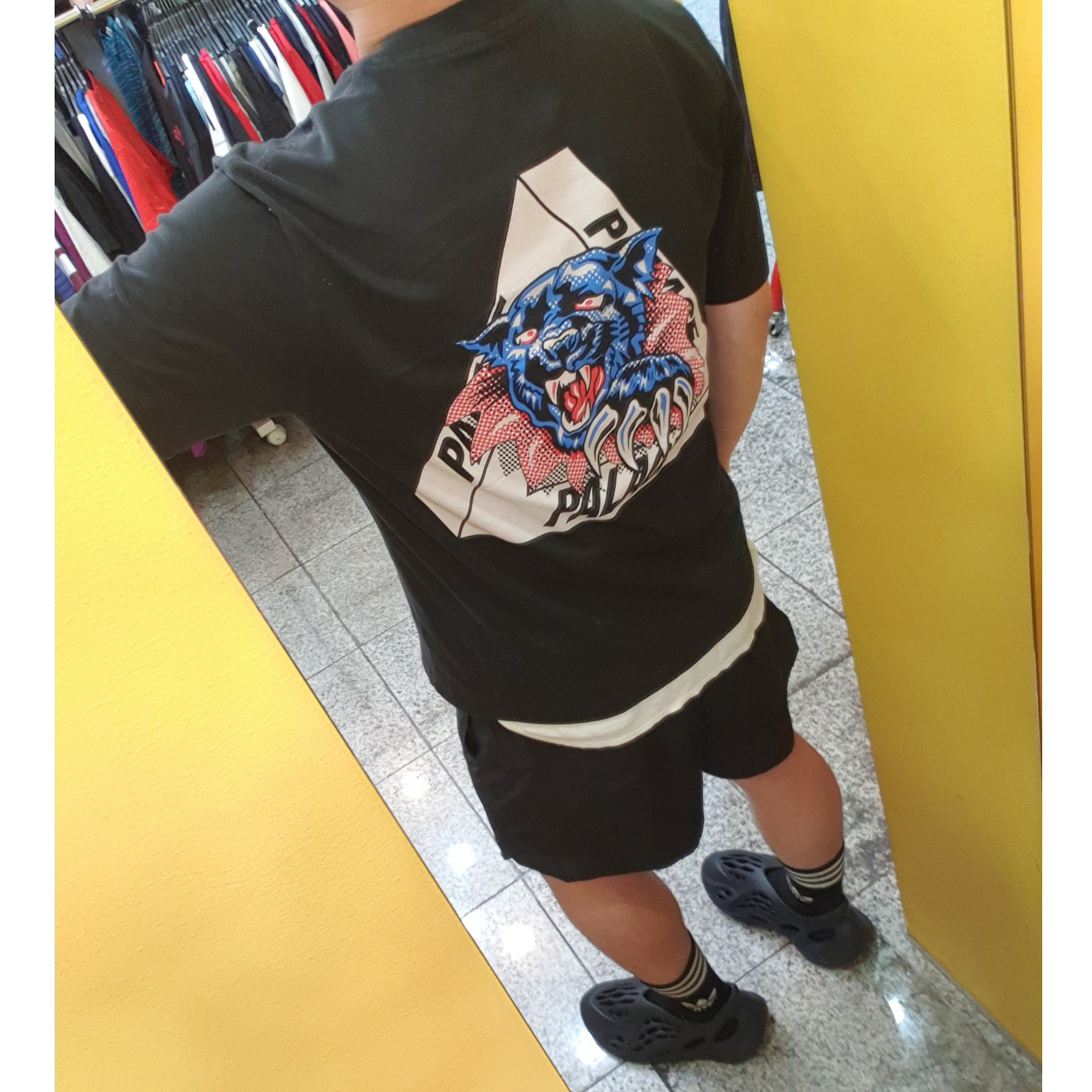 Palace Ripped T-Shirt Black - 19FW, Adidas Yeezy Foam RNNR Mineral Blue 착용 스타일