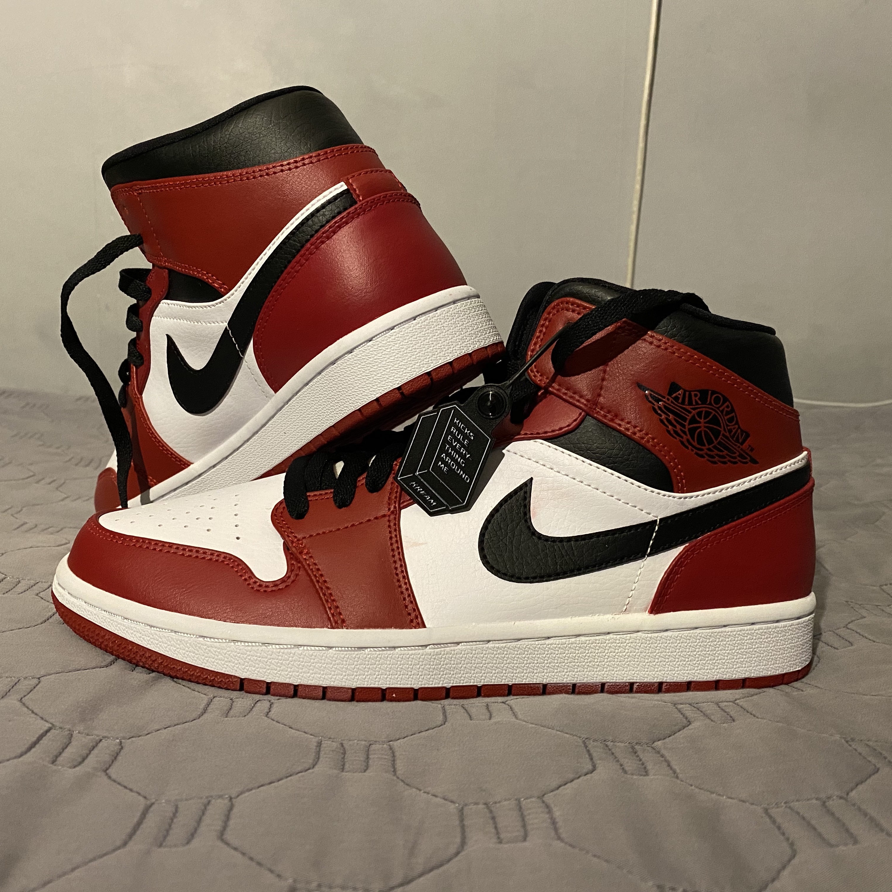 Jordan 1 Mid Chicago 2020 착용 스타일 - 1