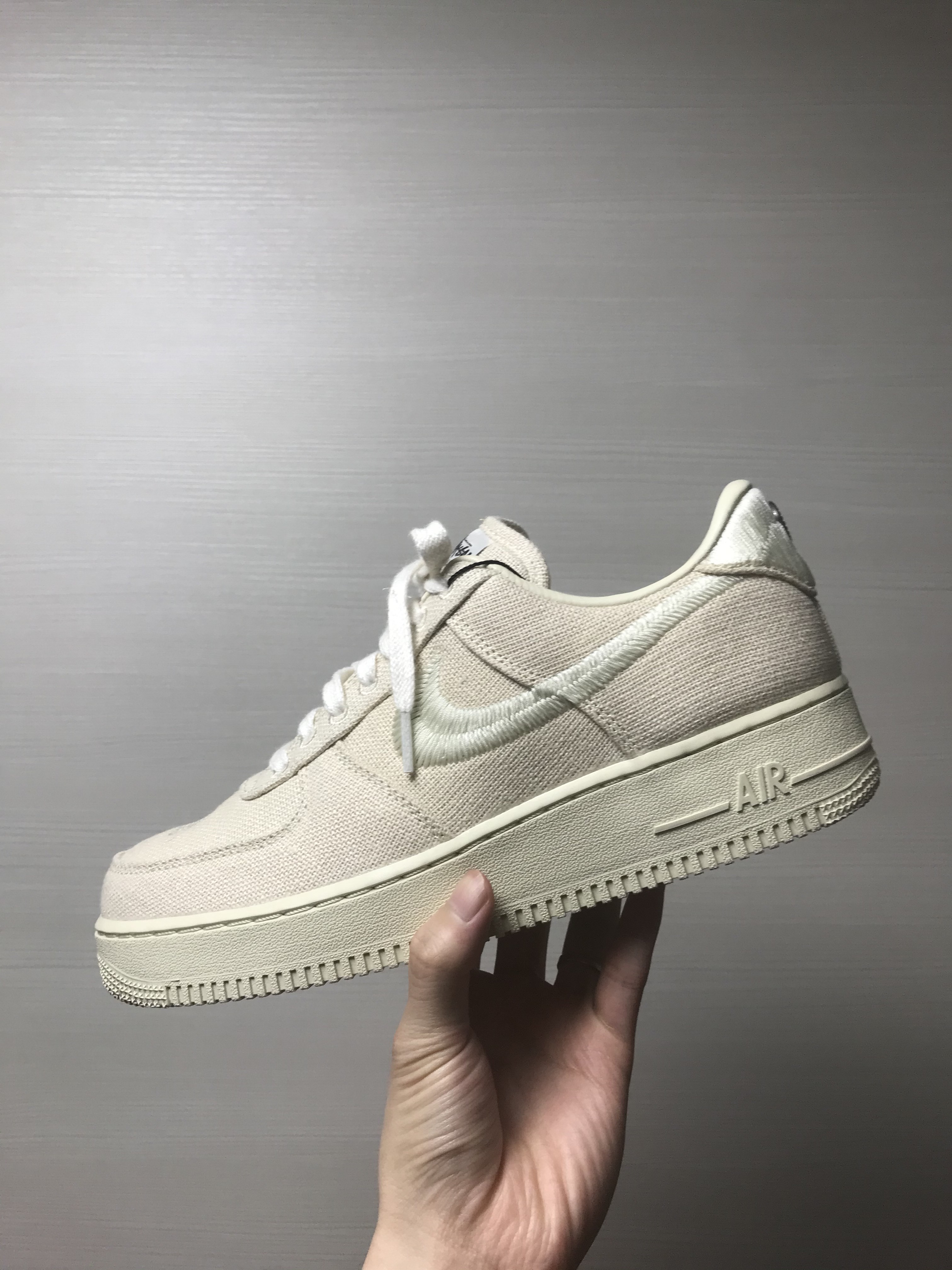Nike x Stussy Air Force 1 Low Fossil, Nike M NRG Crew Wash Charcoal Heather 착용 스타일 - 2