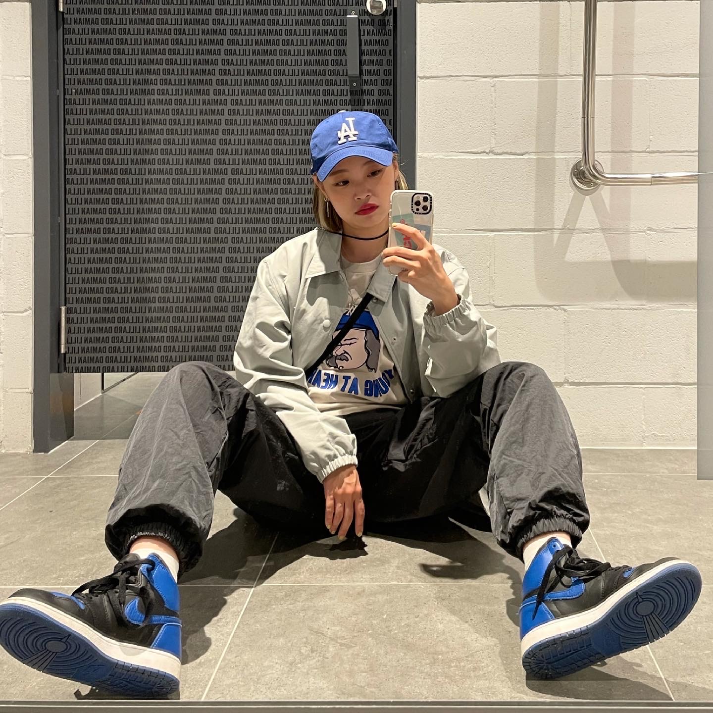 (GS) Jordan 1 Retro Royal 2017, Jordan 1 Retro Royal 2017 착용 스타일 - 2