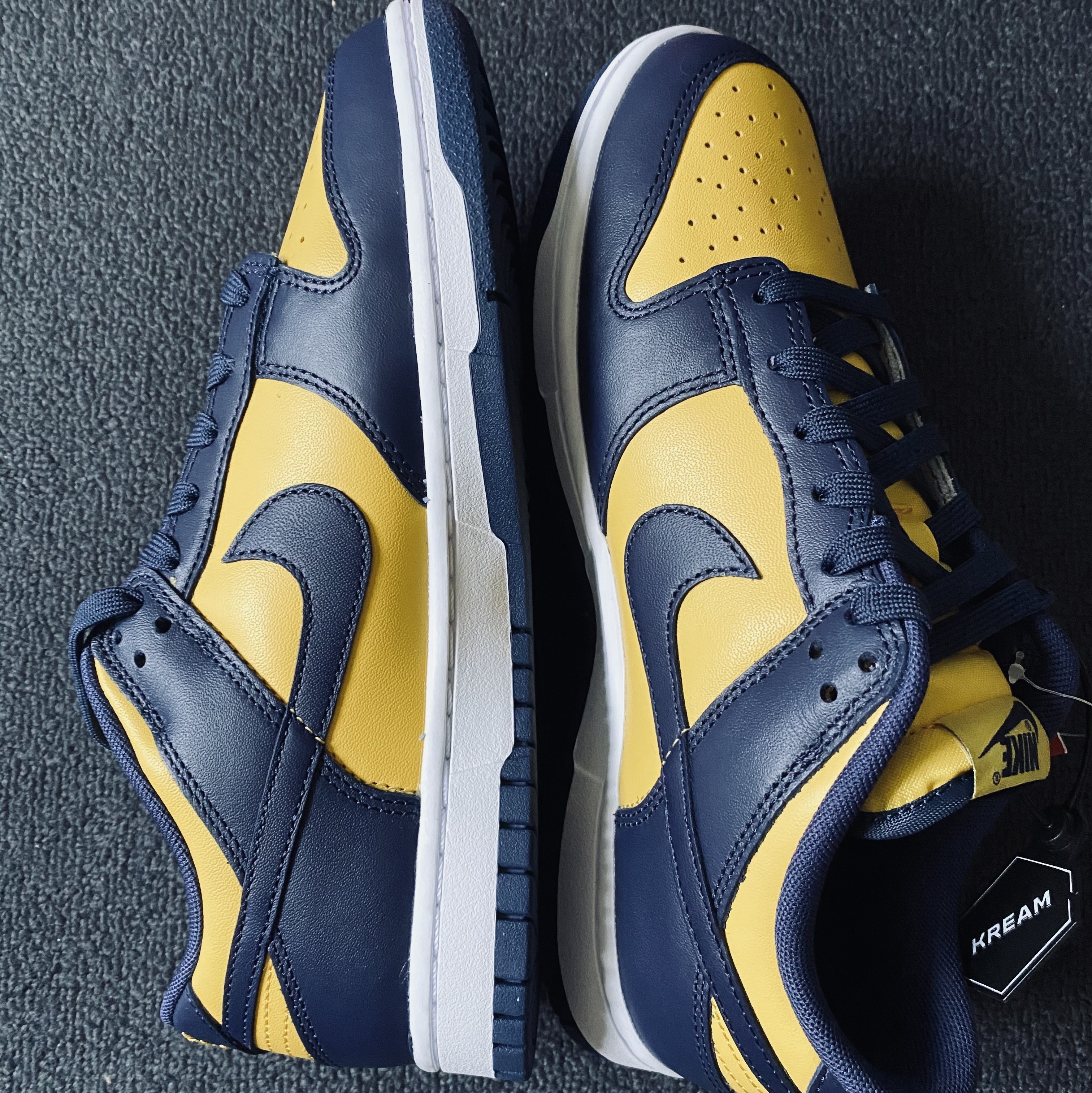 Nike Dunk Low Retro Varsity Maize 착용 스타일