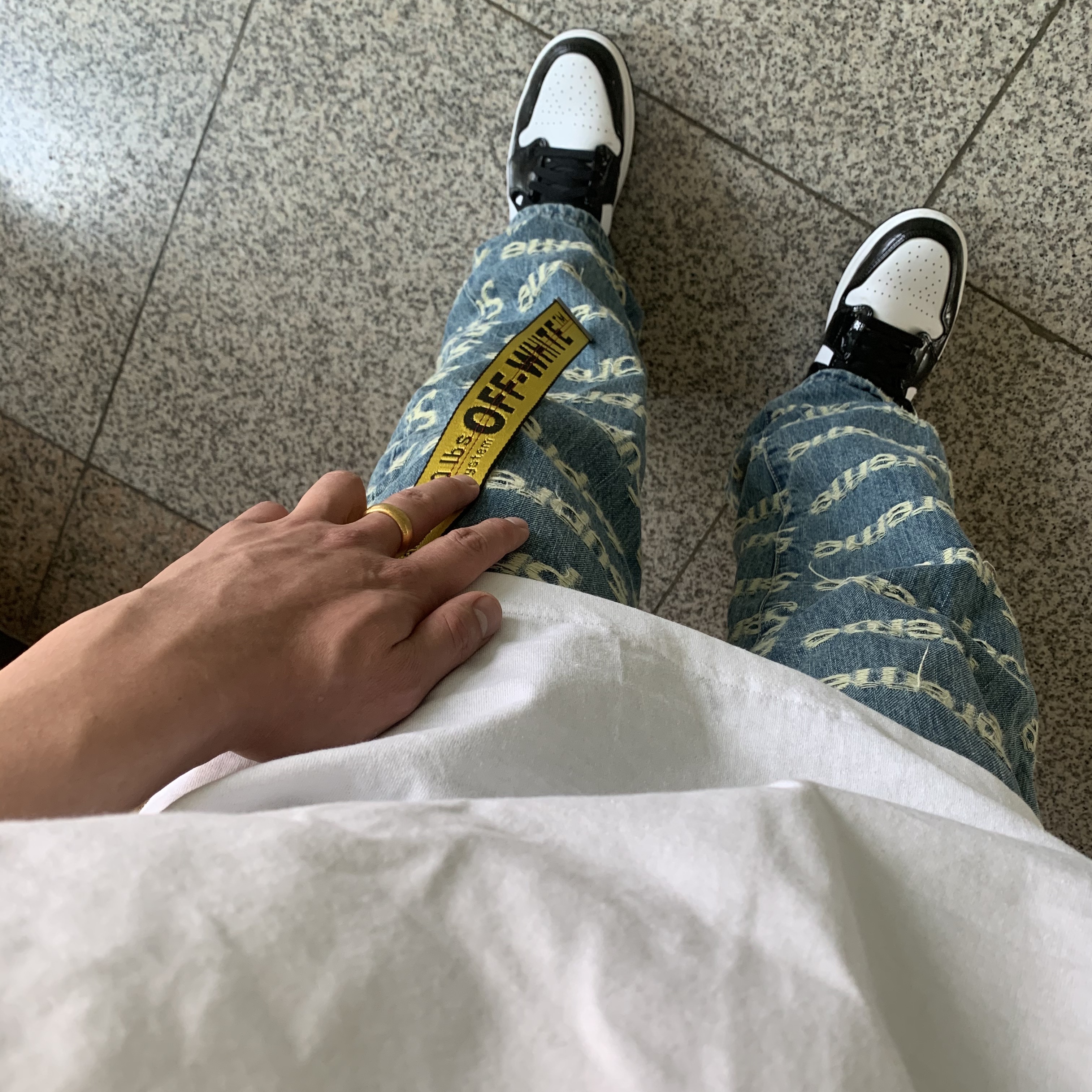 Supreme Frayed Logos Regular Jean Blue - 21SS 착용 스타일