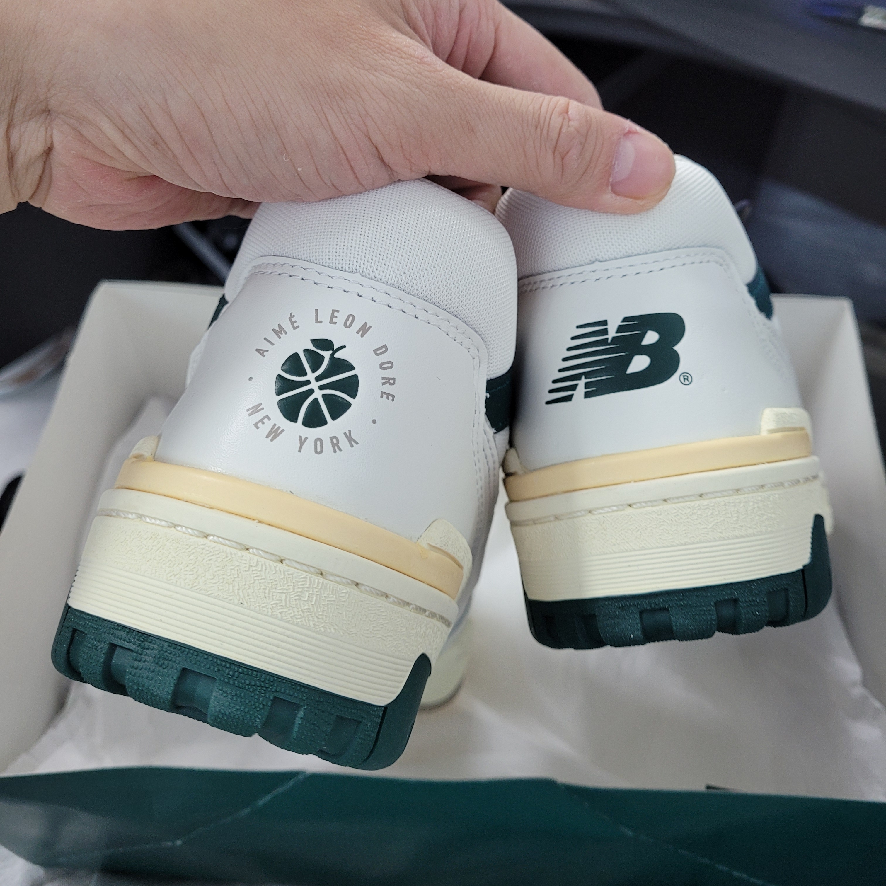 New Balance x Aime Leon Dore 550 Green Yellow 착용 스타일 - 4