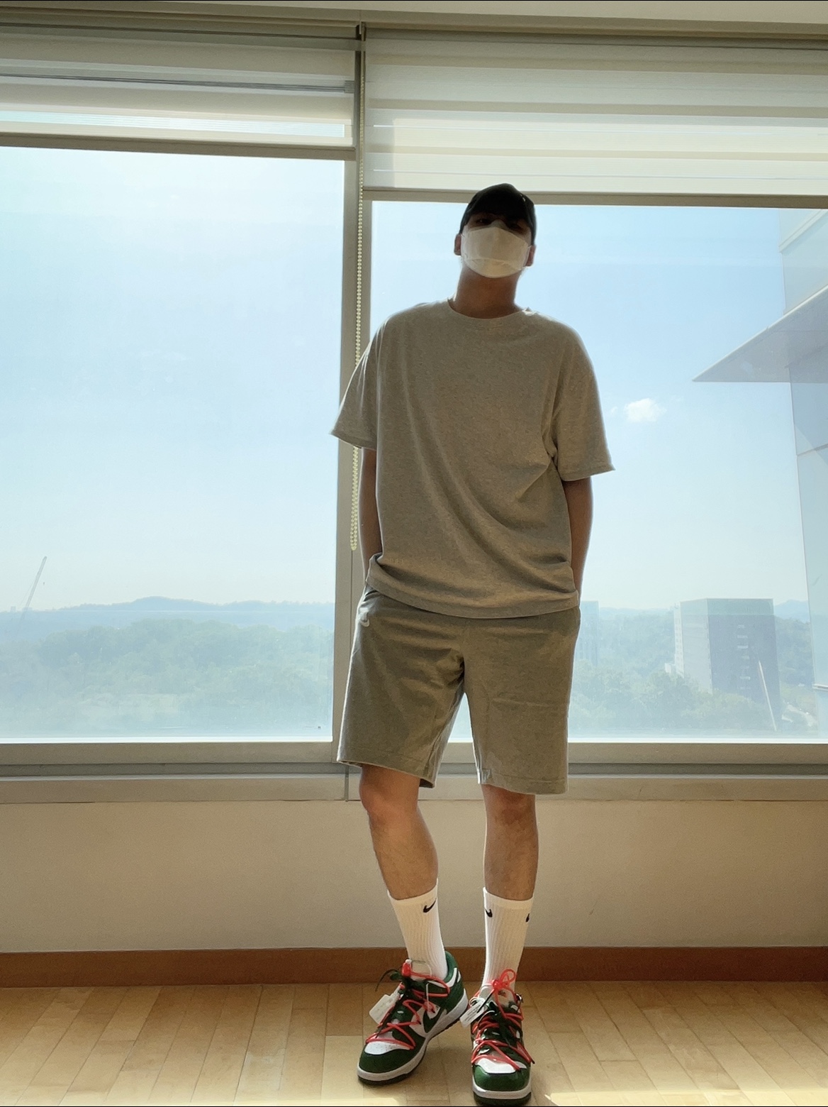 Nike x Off-White Dunk Low Pine Green, Essentials 3D Silicon Applique Boxy T-Shirt Oatmeal/Oatmeal Heather/Light Heather Oatmeal 2020 착용 스타일 - 1