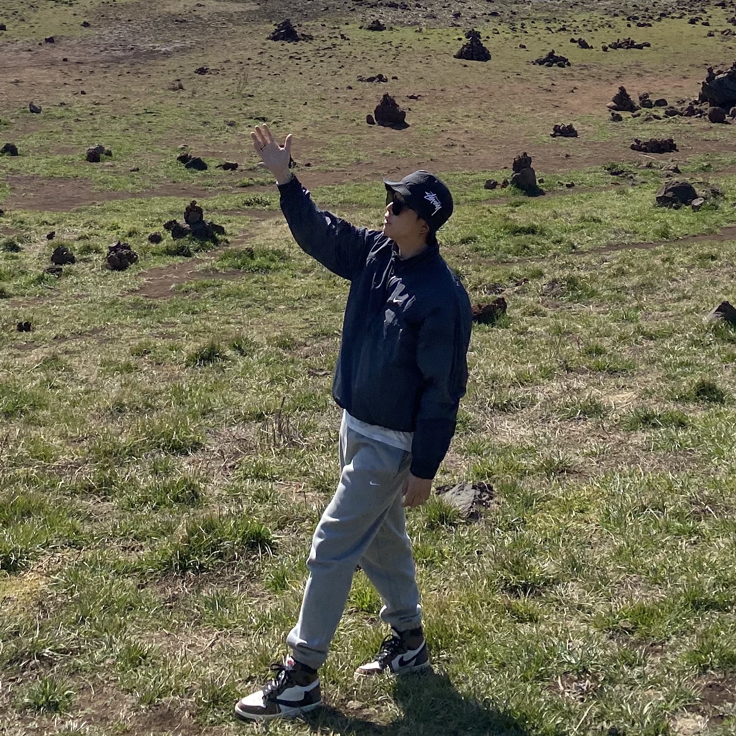 Nike x Stussy Windrunner Jacket Off Noir, Nike x Stussy Bucket Hat Black 착용 스타일