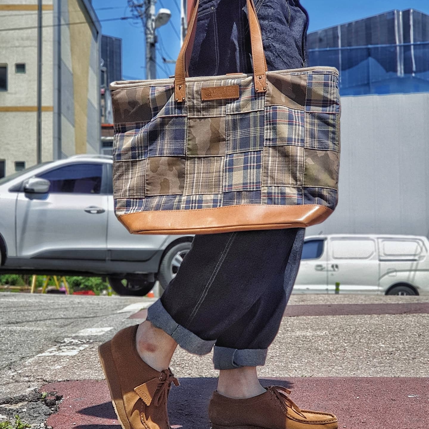 Clarks x Supreme Wallabee Gore-Tex Maple 착용 스타일 - 3