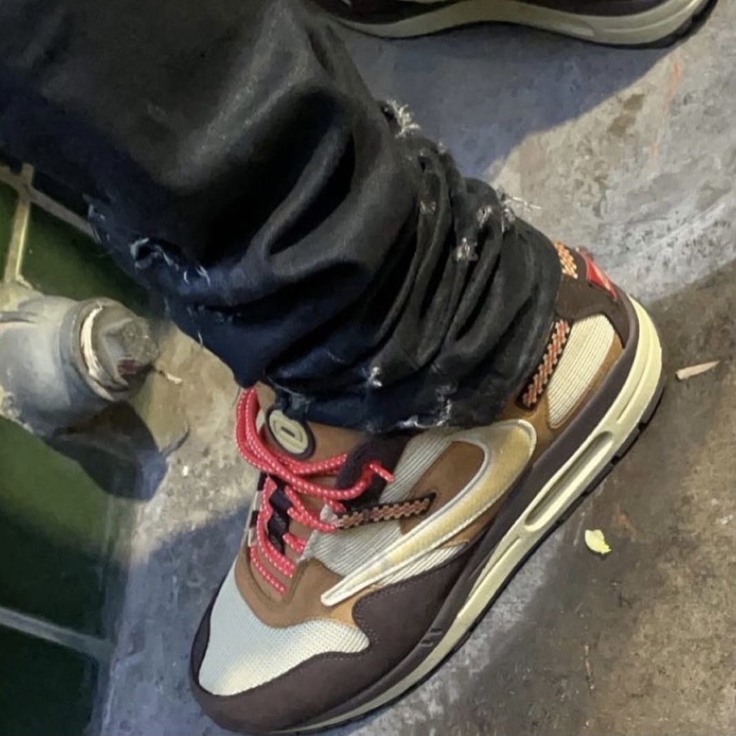 Nike x Travis Scott Air Max 270 React Cactus Trails 착용 스타일 - 4
