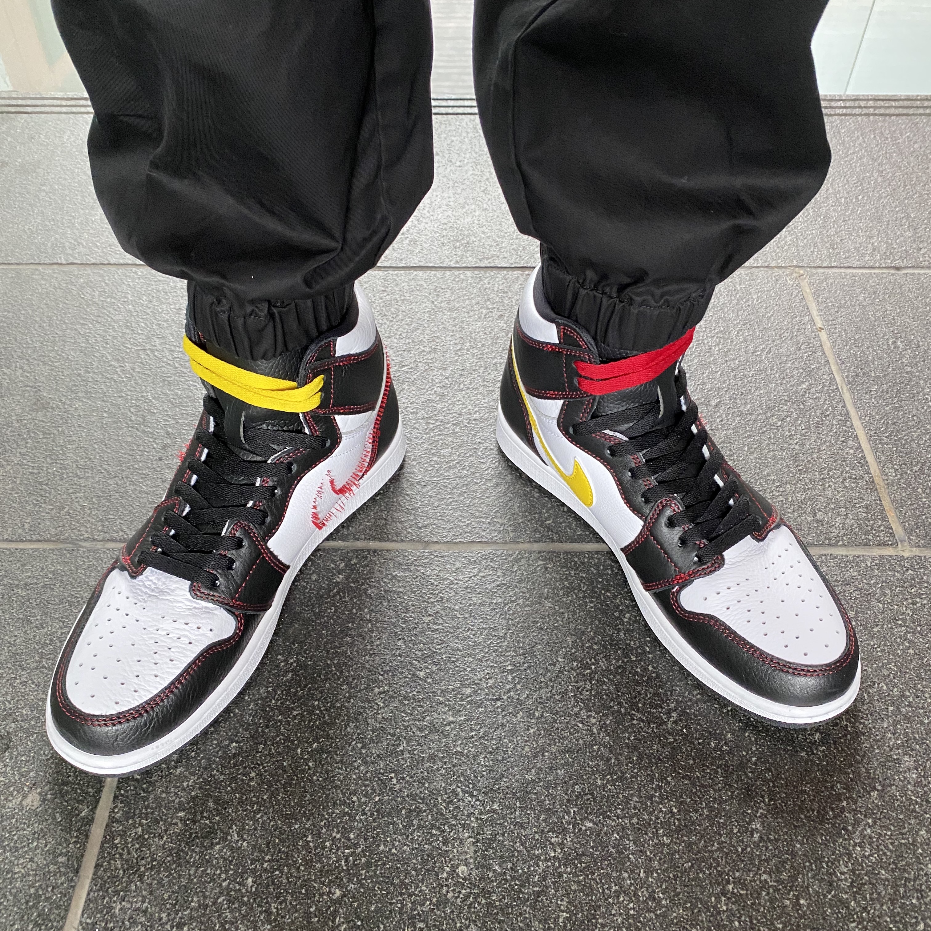 Jordan 1 Retro High Defiant White Black Gym Red 착용 스타일