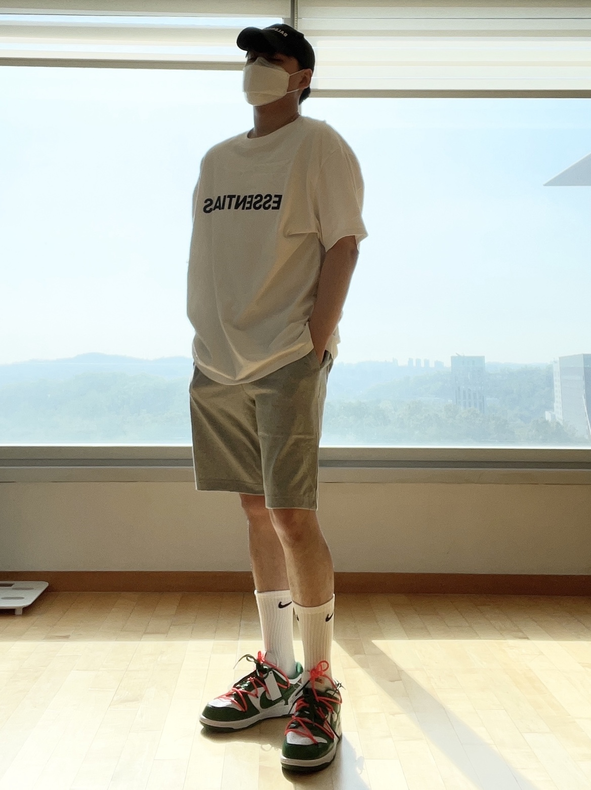 Nike x Off-White Dunk Low Pine Green, Essentials 3D Silicon Applique Boxy T-Shirt Oatmeal/Oatmeal Heather/Light Heather Oatmeal 2020 착용 스타일 - 2