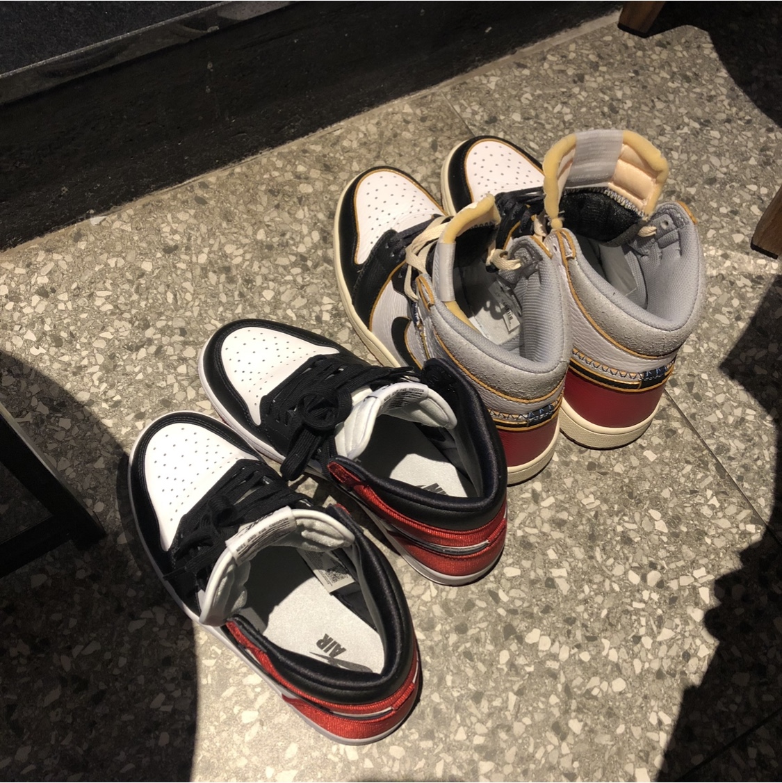 (W) Jordan 1 Retro High Satin Black Toe, Nike x Stussy NRG BR Fleece Pants Grey 착용 스타일 - 3