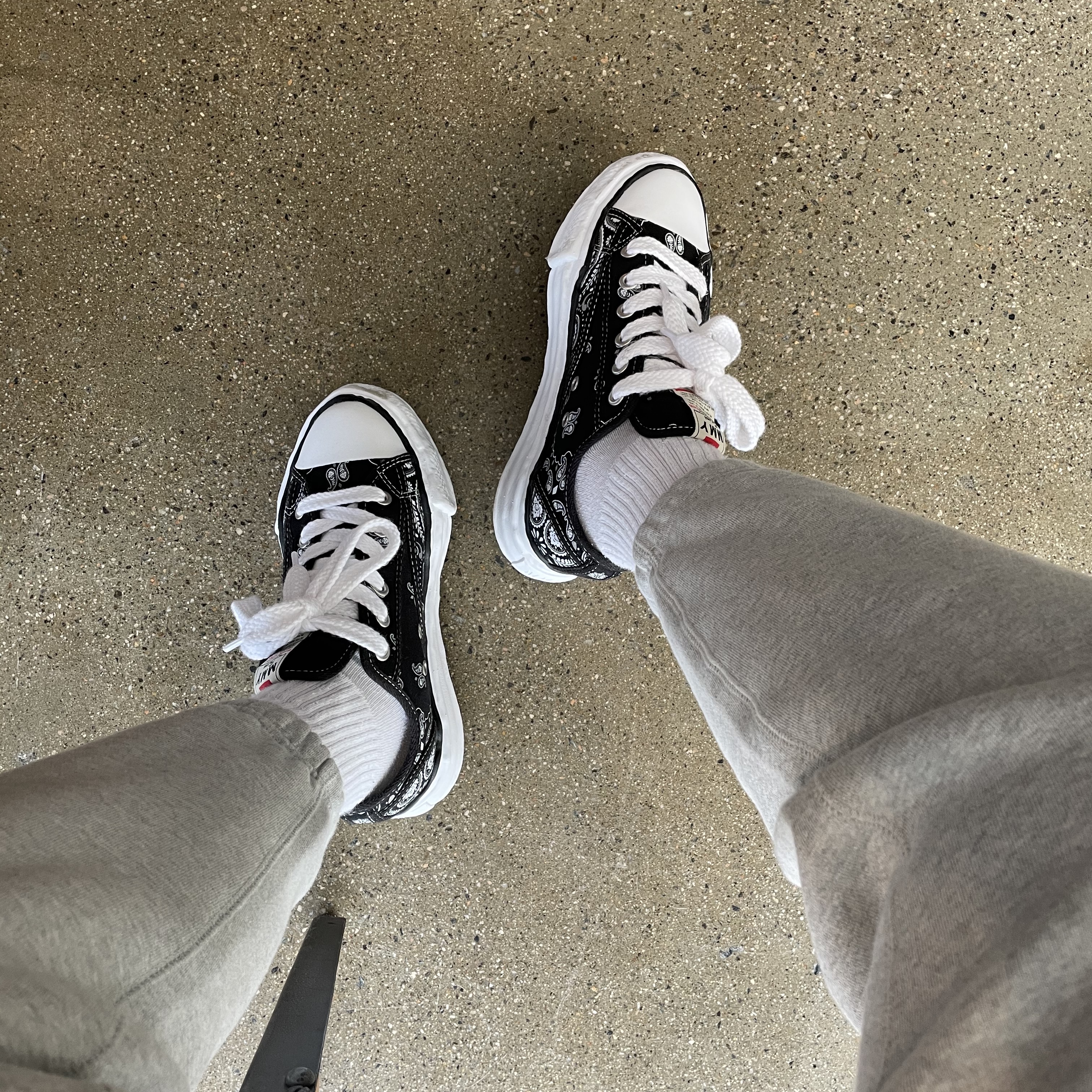 Maison Mihara Yasuhiro Peterson OG Sole Canvas Bandana Low-top Sneakers Black 착용 스타일