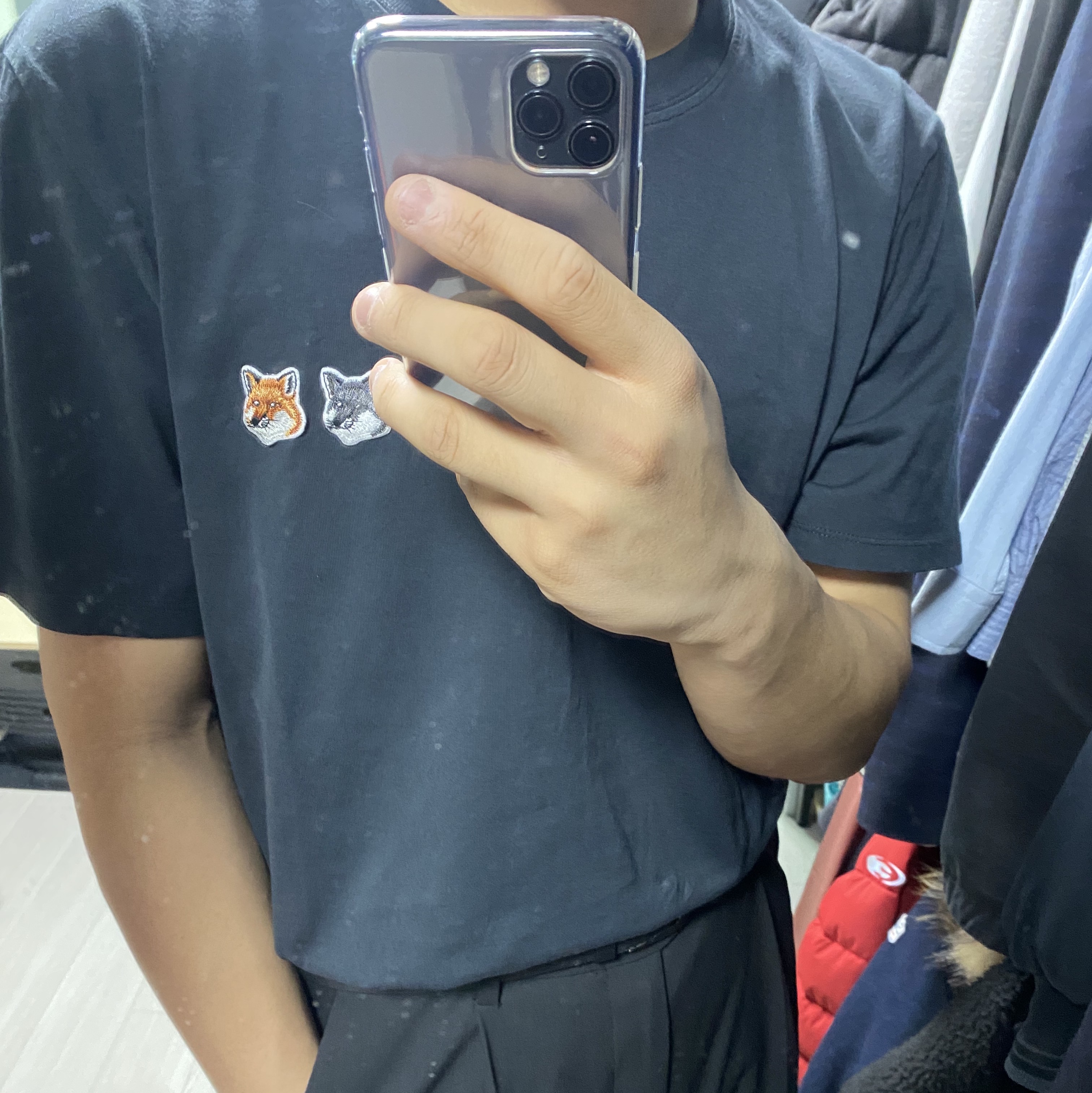 Maison Kitsune Double Fox Head Patch Classic T-Shirt Anthracite 착용 스타일