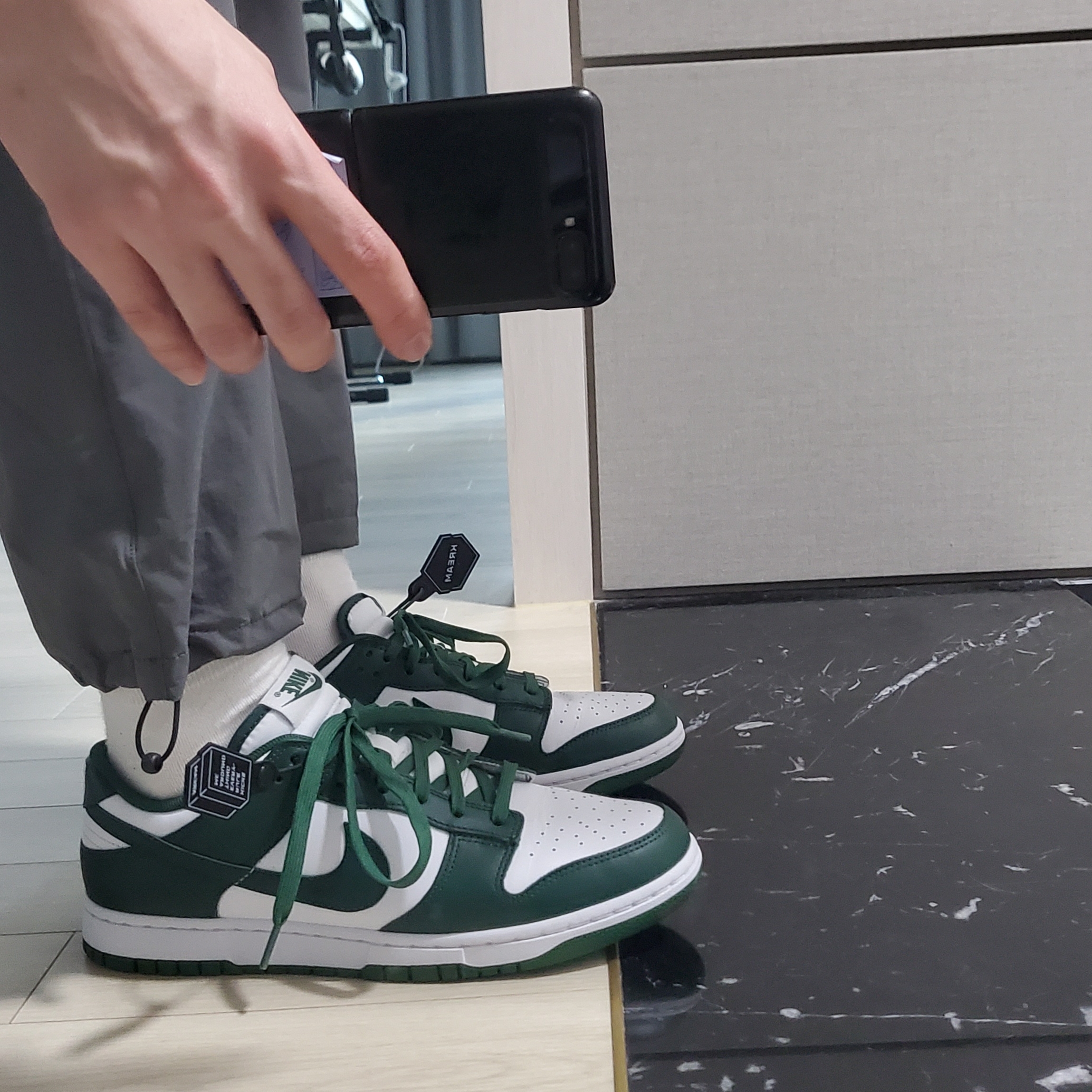 Nike Dunk Low Retro Varsity Green 착용 스타일 - 1