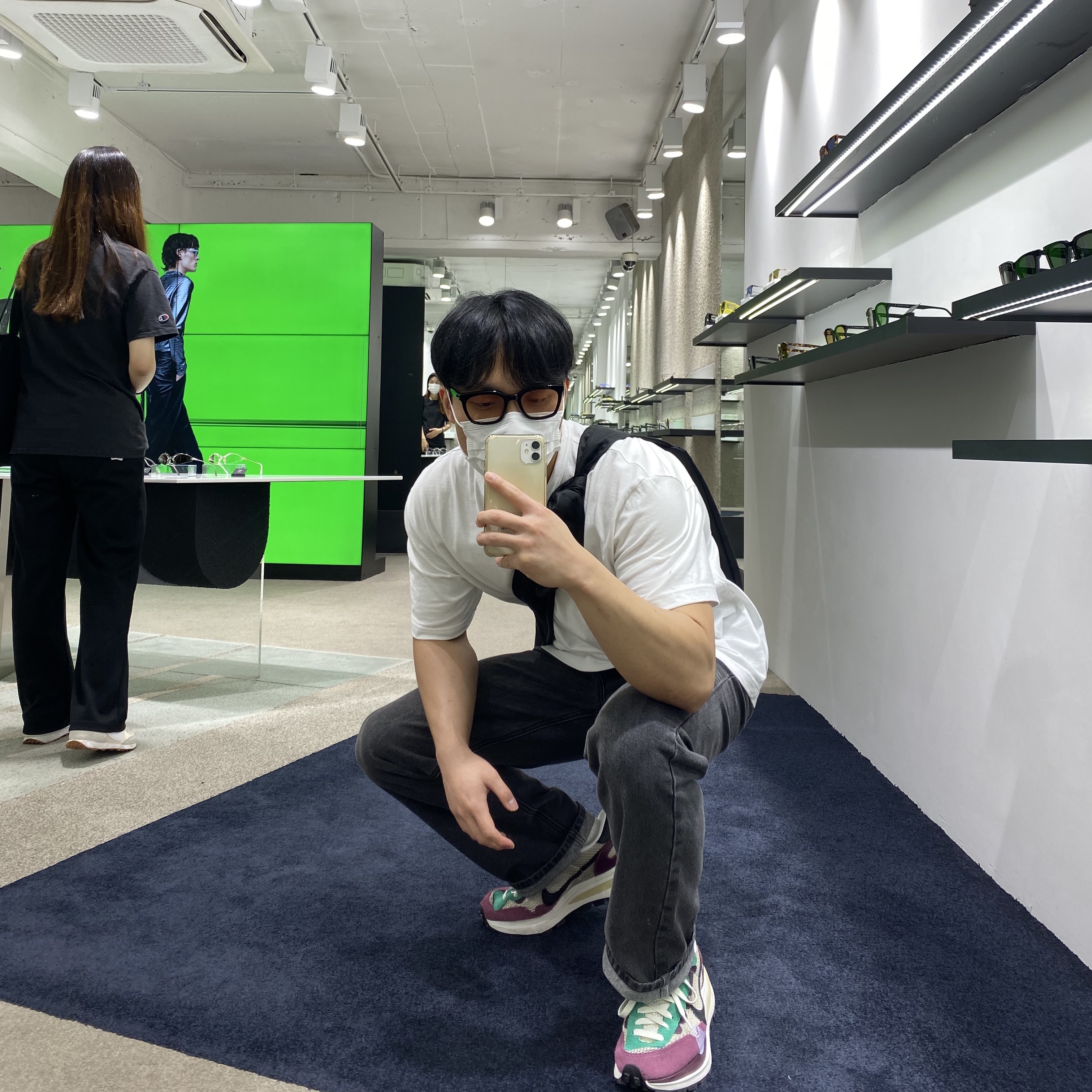 Nike x Sacai VaporWaffle String & Black Villain Red 착용 스타일
