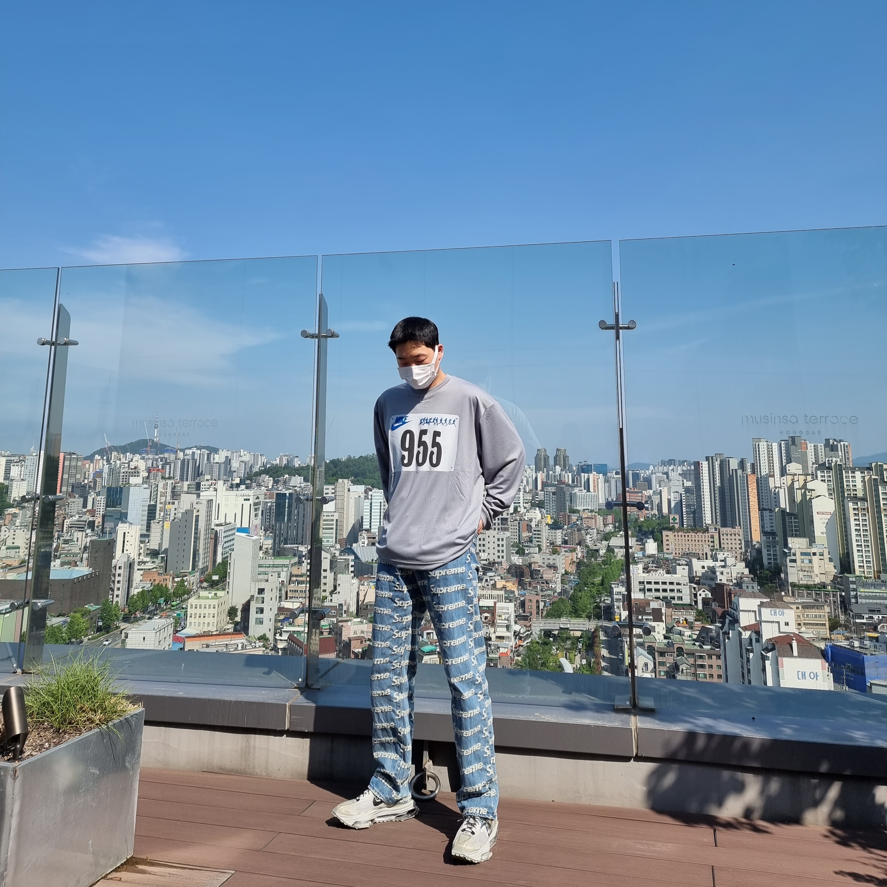 Supreme Frayed Logos Regular Jean Blue - 21SS, Nike x Cactus Plant Flea Market L/S Jersey Grey - Asia 착용 스타일 - 1