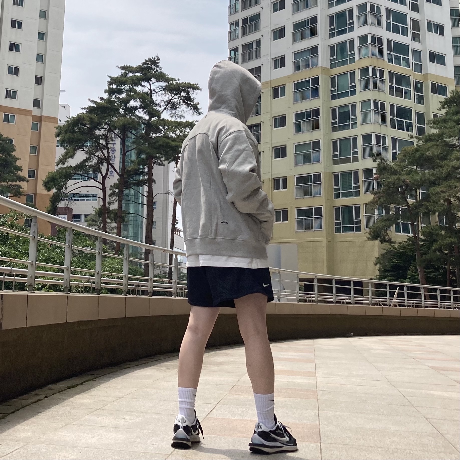 Nike x Drake Nocta Cardinal Stock Essential Hoodie Grey - US/EU, Nike x Fear of God Basketball Shorts Off Noir 착용 스타일 - 2