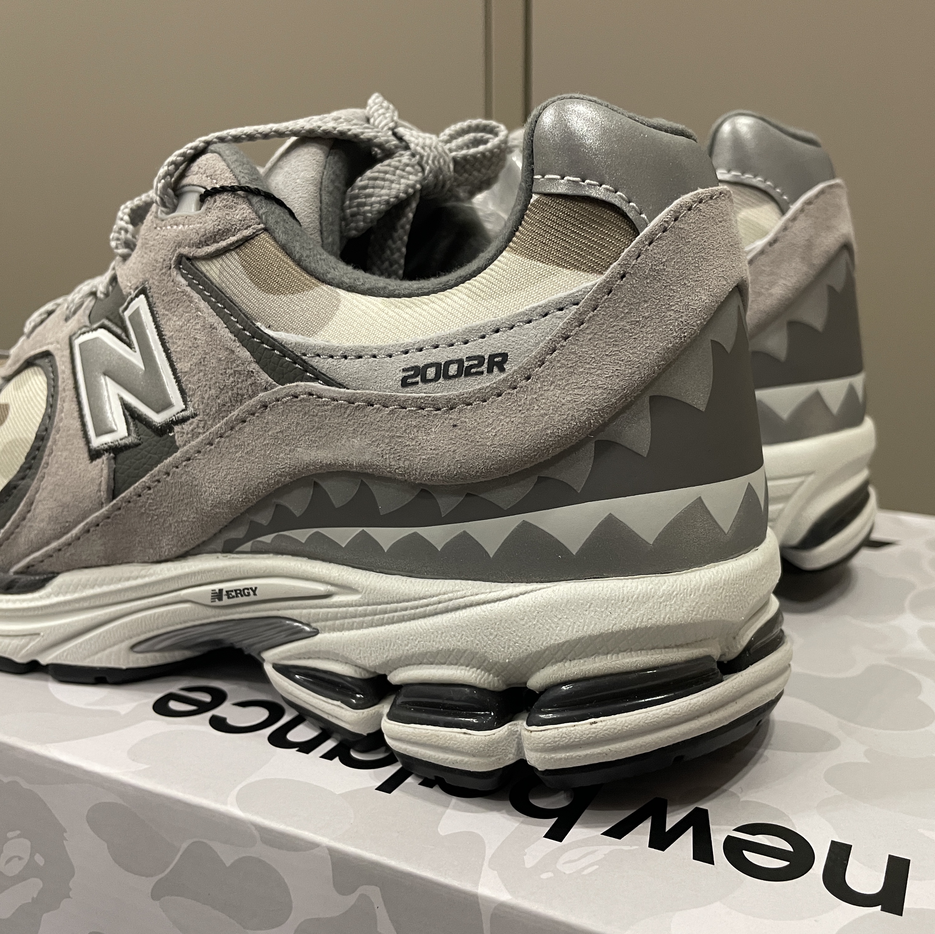 New Balance x BAPE 2002R Gray Camo (Special Box) 착용 스타일