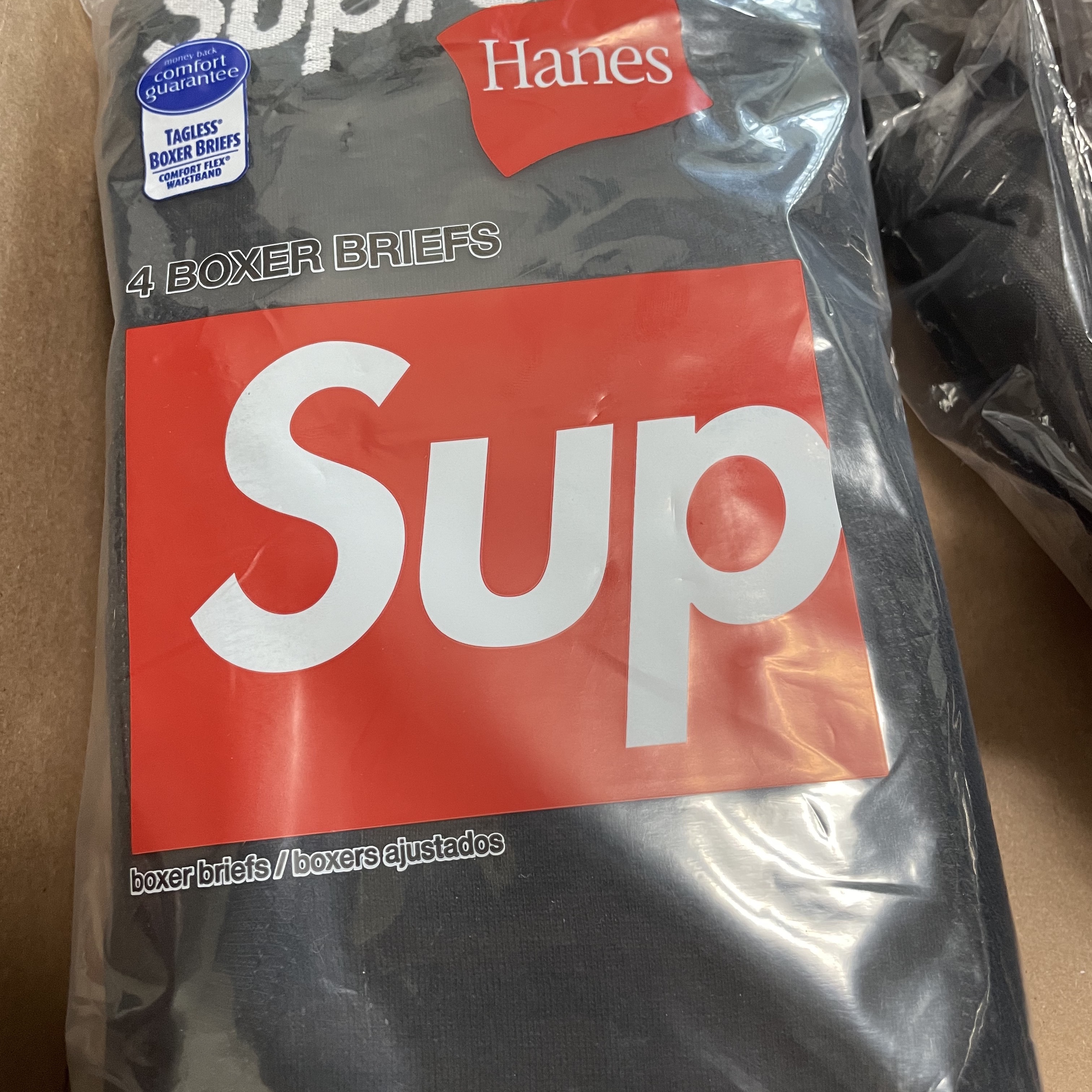 Supreme Hanes Boxer Briefs Black (4 Pack) 착용 스타일 - 1