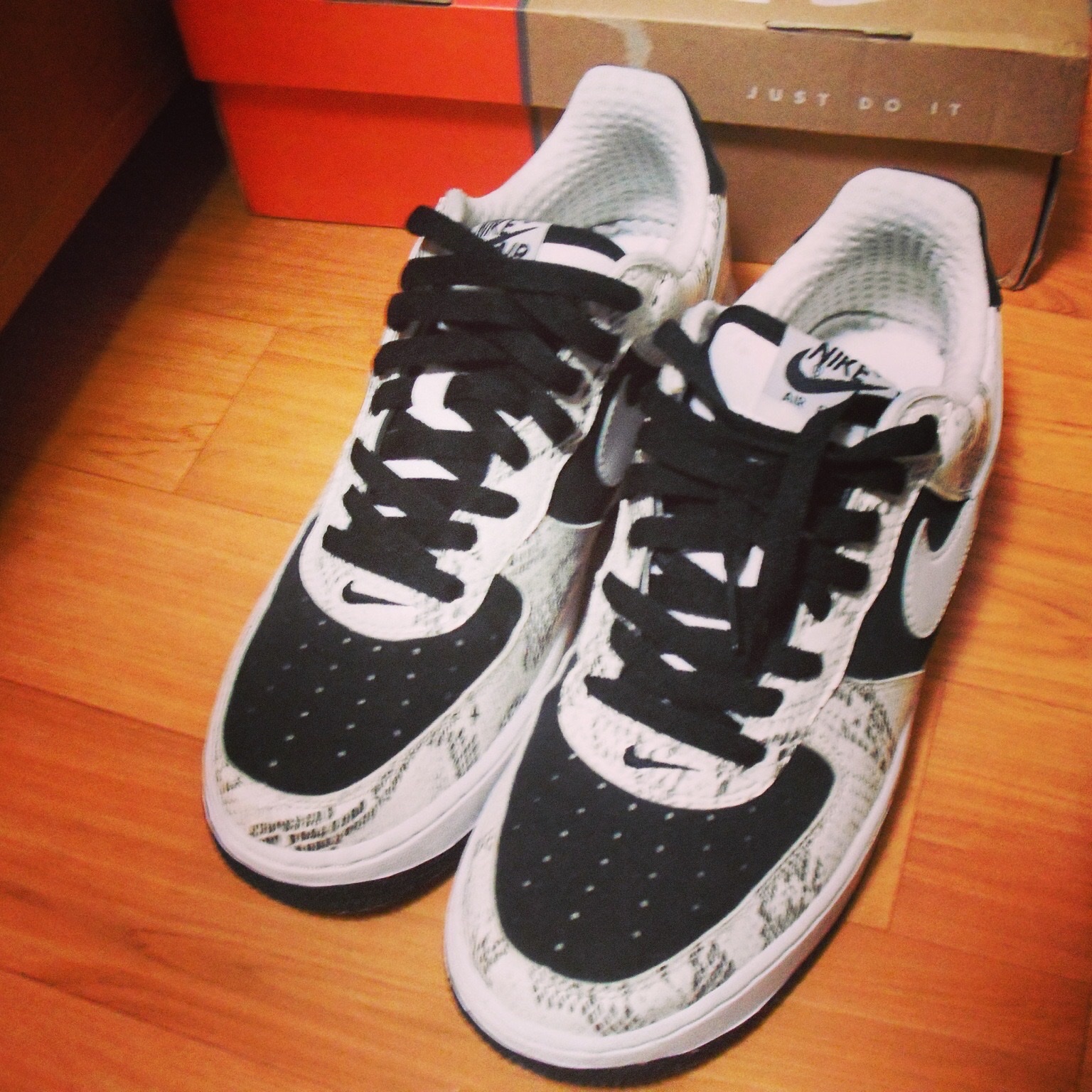 Nike Air Force 1 Low Snakeskin Cocoa 착용 스타일