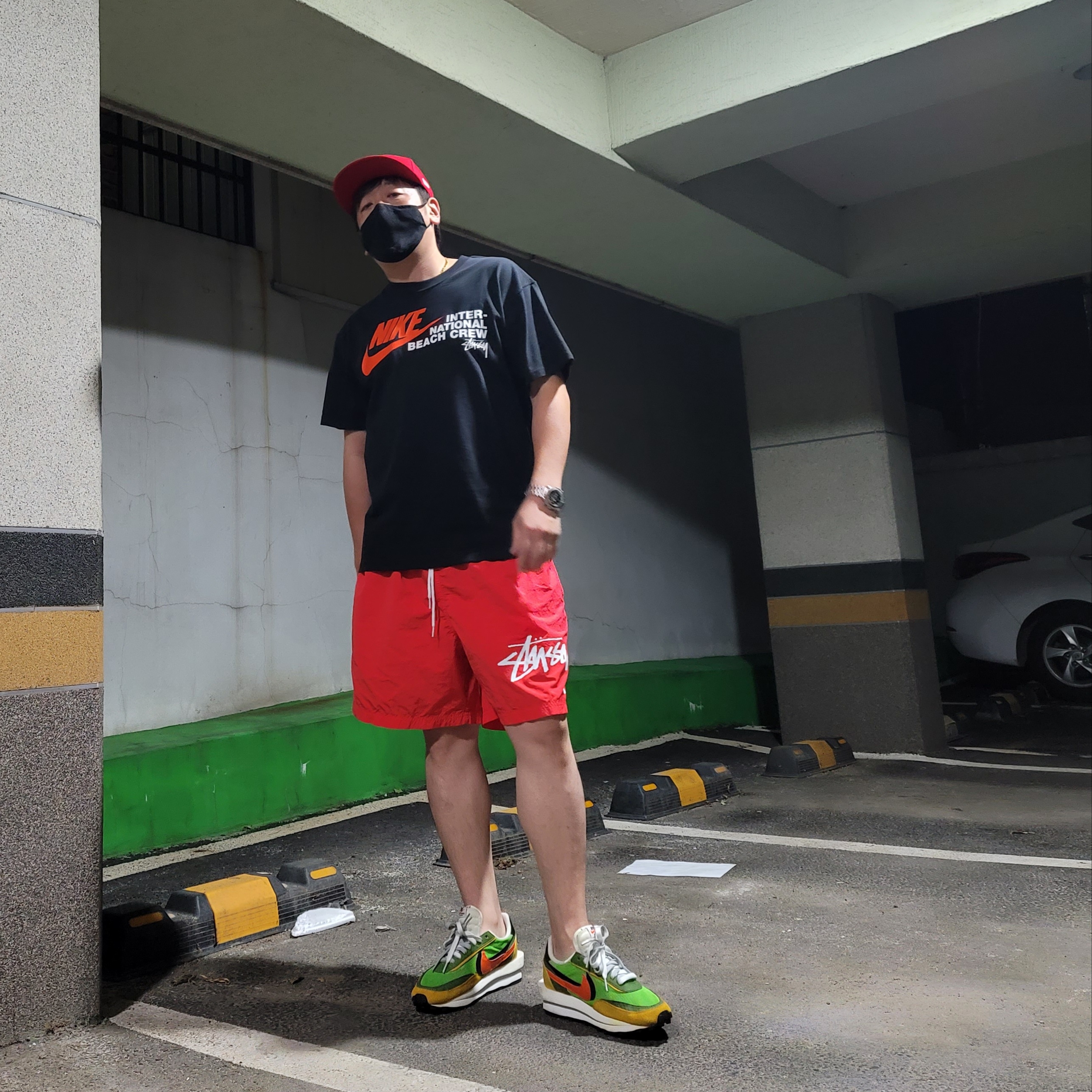 Nike x Sacai LDWaffle Green Multi, Nike x Stussy Water Shorts Habanero Red 착용 스타일