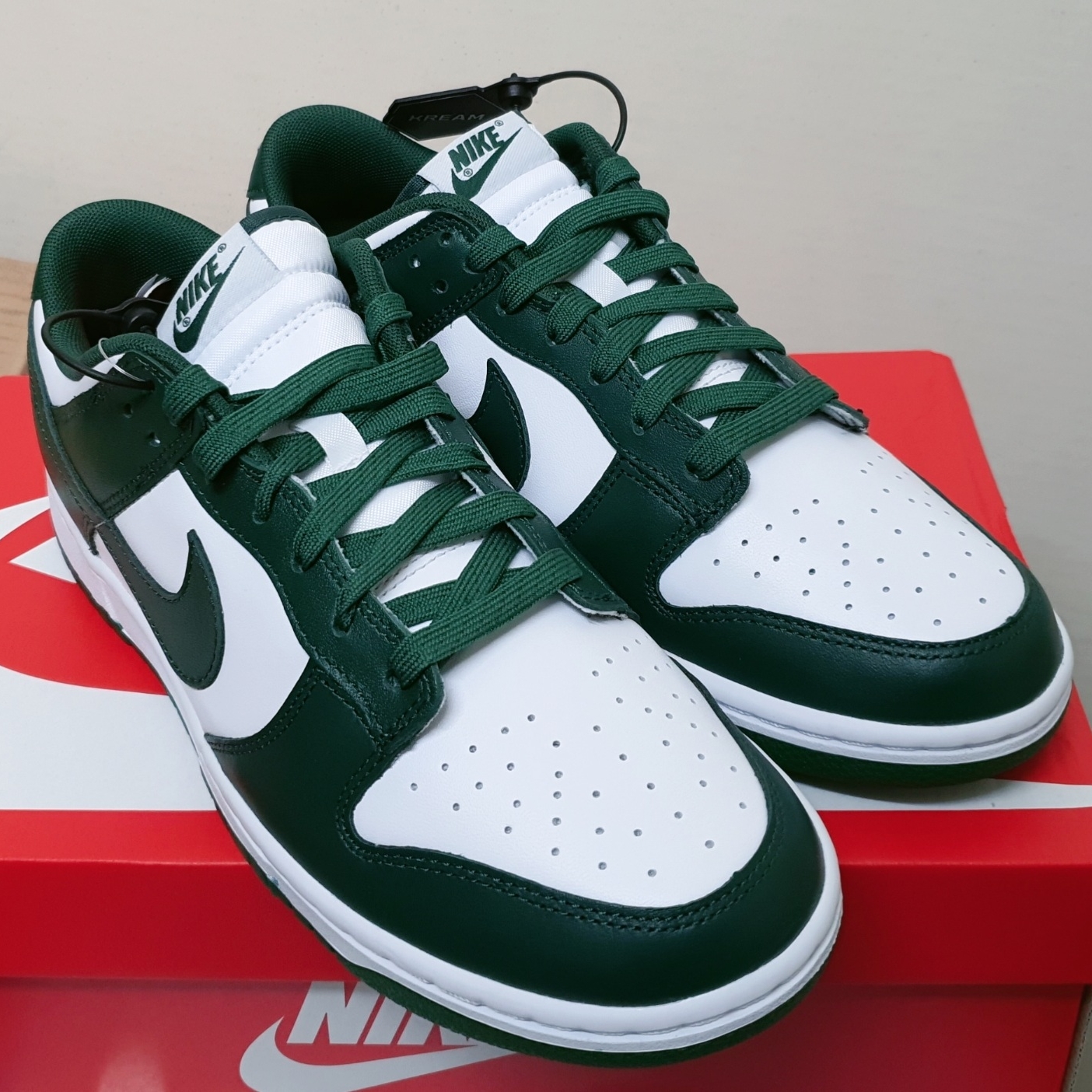 Nike Dunk Low Retro Varsity Green 착용 스타일