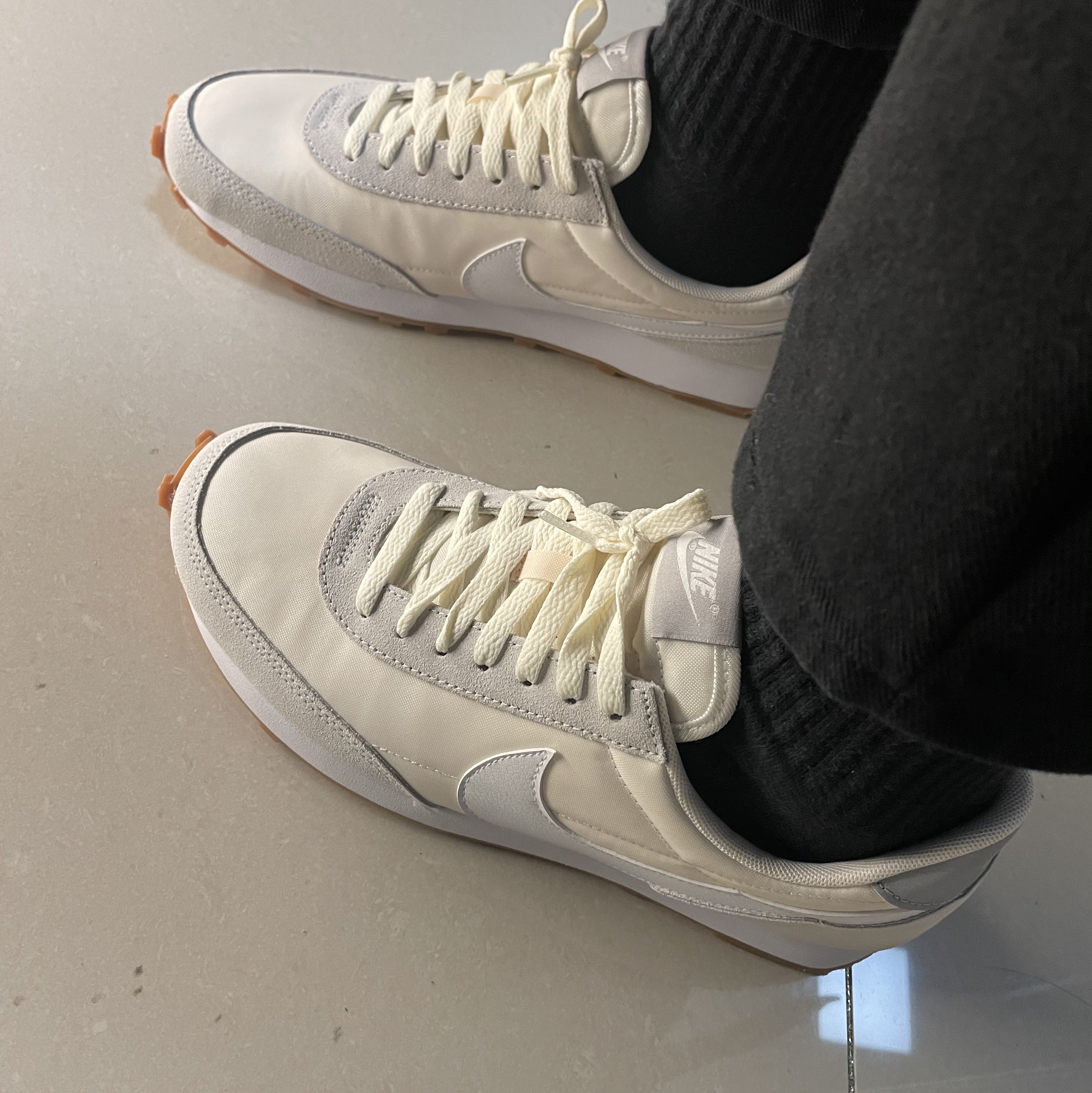 (W) Nike Daybreak Summit White 착용 스타일