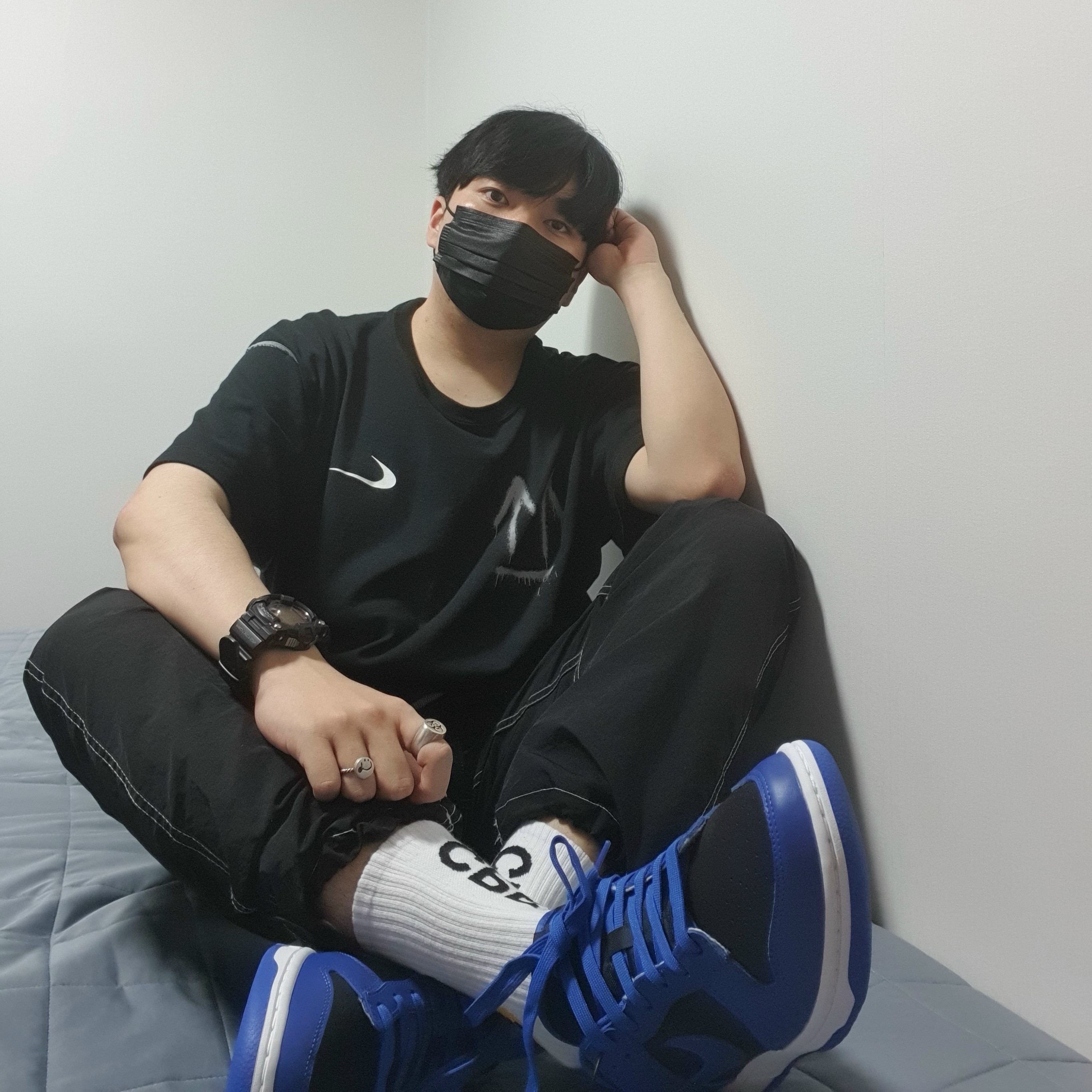 Nike Dunk Low Retro Hyper Cobalt 착용 스타일