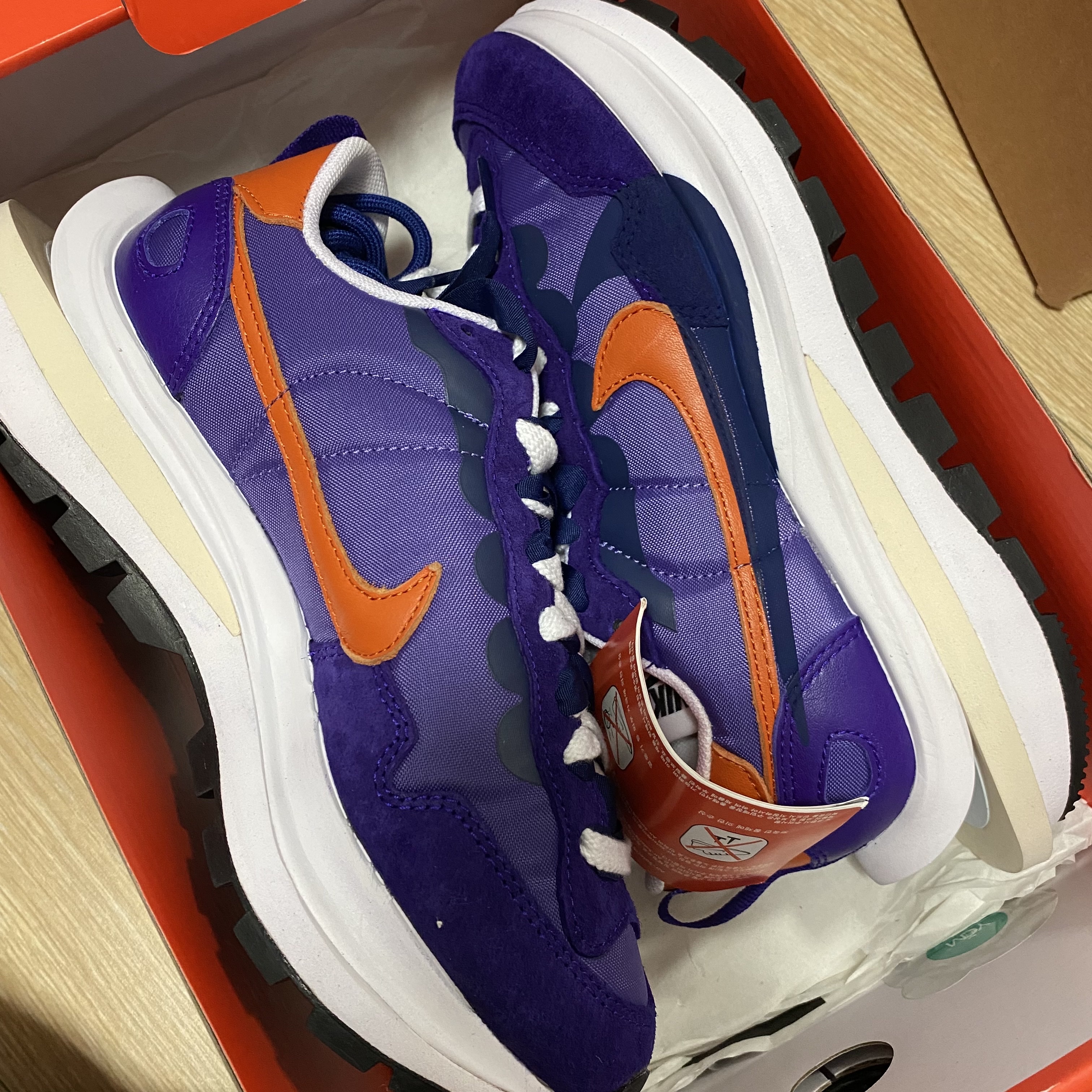 Nike x Sacai VaporWaffle Dark Iris 착용 스타일