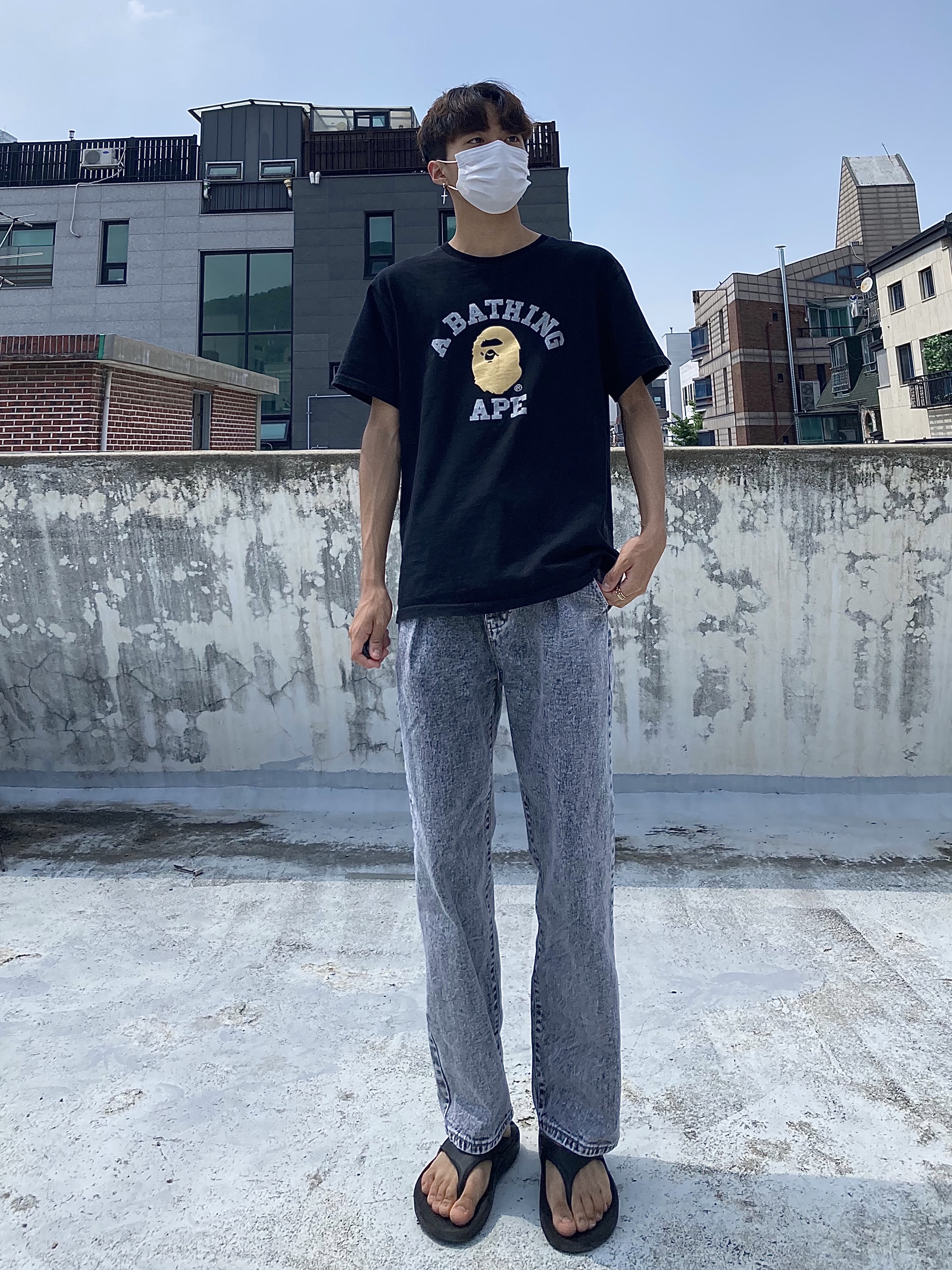 Oofos OOriginal Black 착용 스타일 - 1