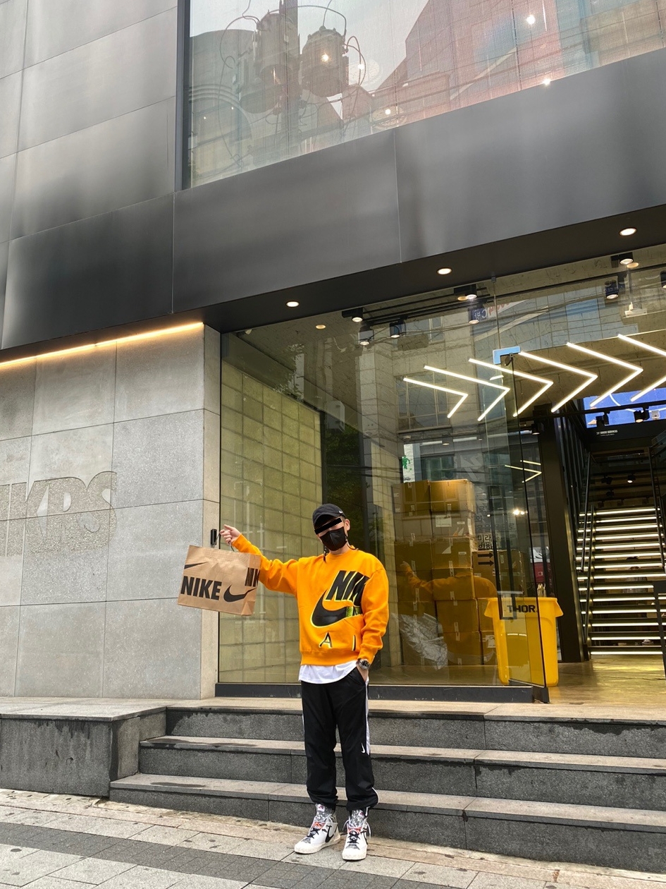 Nike x Kim Jones Fleece Crew Circuit Orange - US/EU, Nike x Readymade Blazer Mid White 착용 스타일