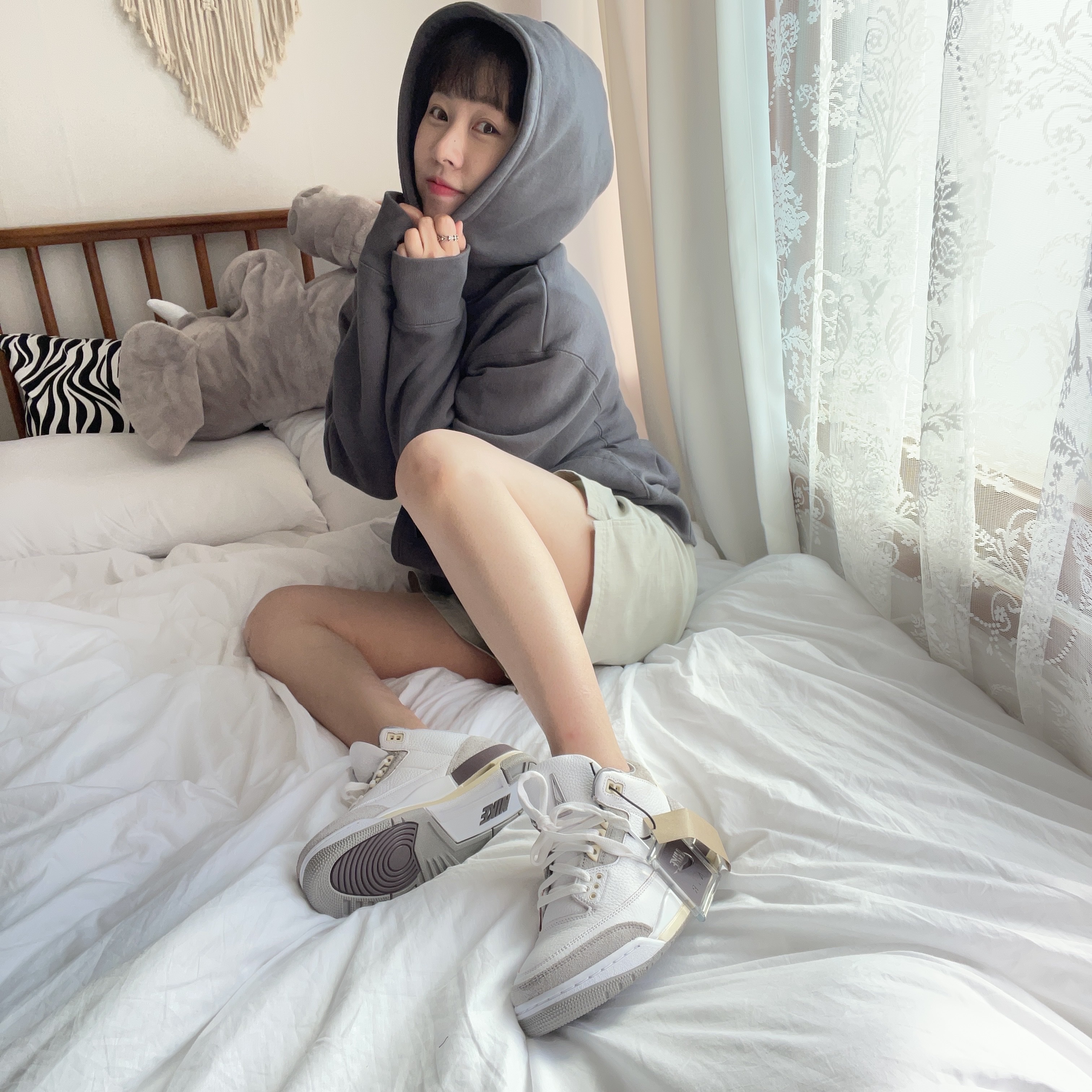 (W) Jordan 3 x A Ma Maniere Retro SP, Jordan x A Ma Maniere Fleece Pullover Hoodie Midnight Fog - Asia 착용 스타일 - 1