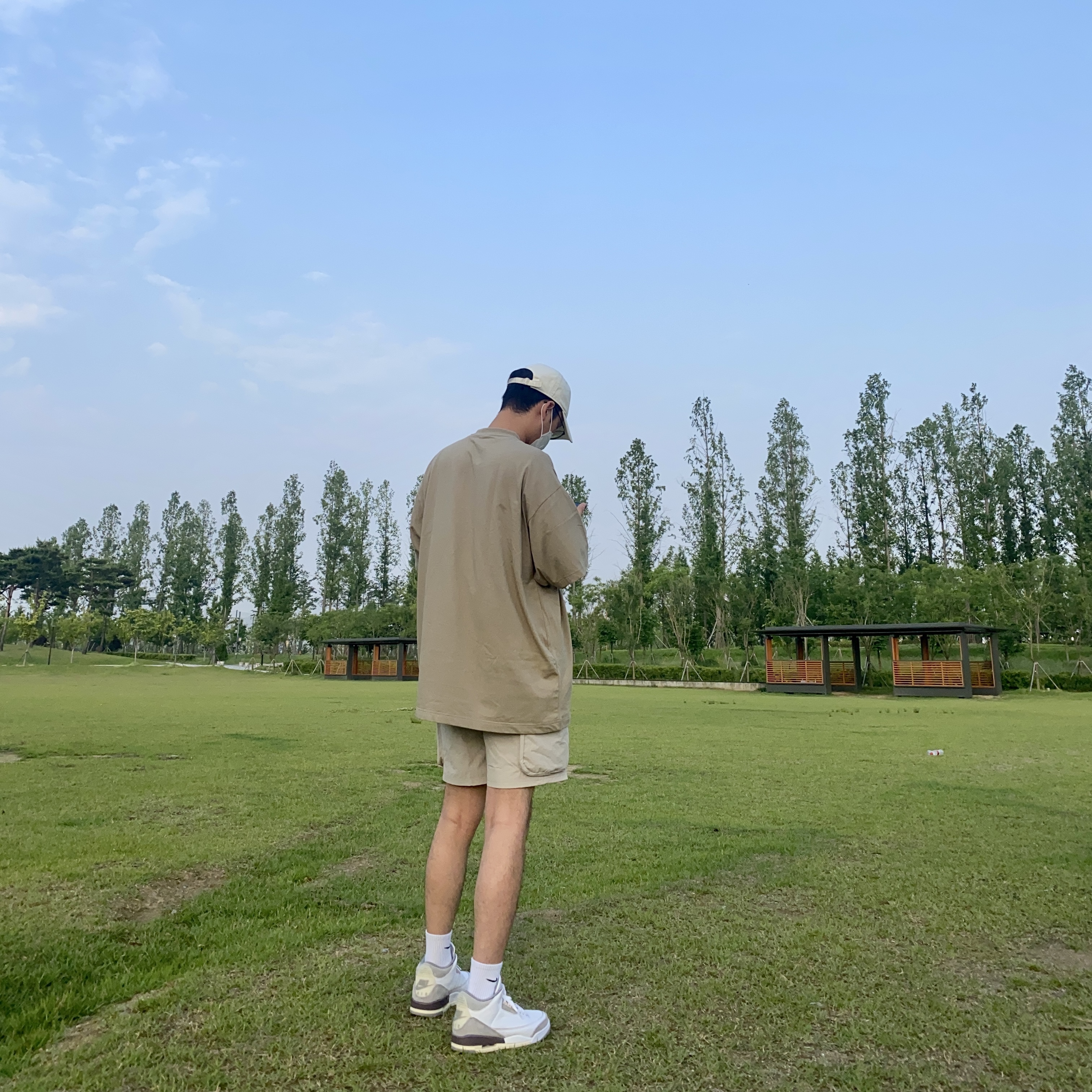 Nike NRG Solo Swoosh T-Shirt Khaki - US/EU, (W) Jordan 3 x A Ma Maniere Retro SP 착용 스타일 - 1
