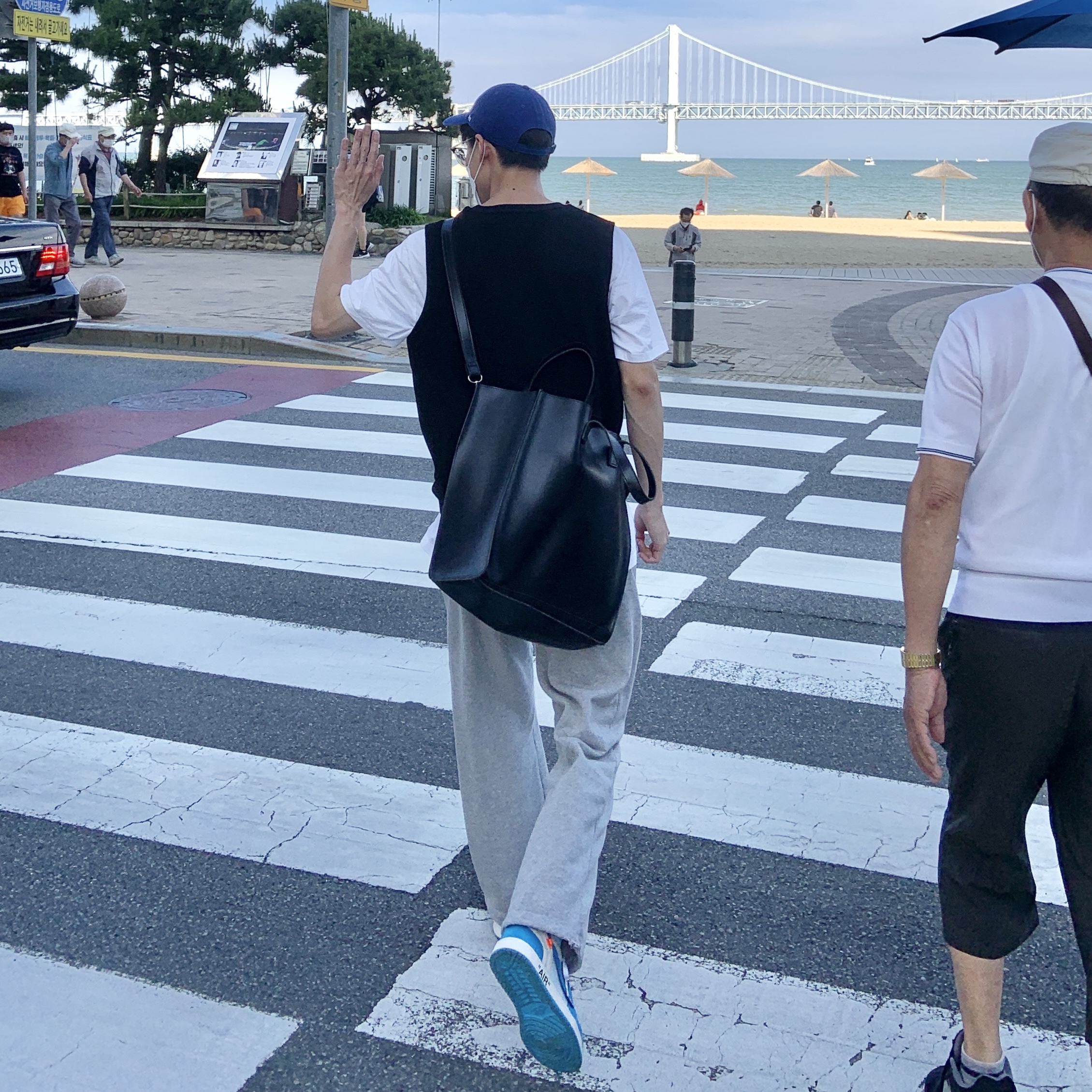 Jordan 1 x Off-White Retro High University Blue 착용 스타일