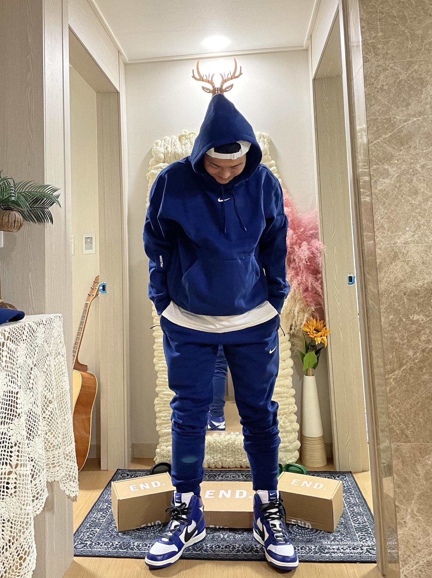 Nike x Drake Nocta Cardinal Stock Essential Hoodie Navy - Asia, Nike x Ambush Dunk High Deep Royal Blue 착용 스타일 - 1