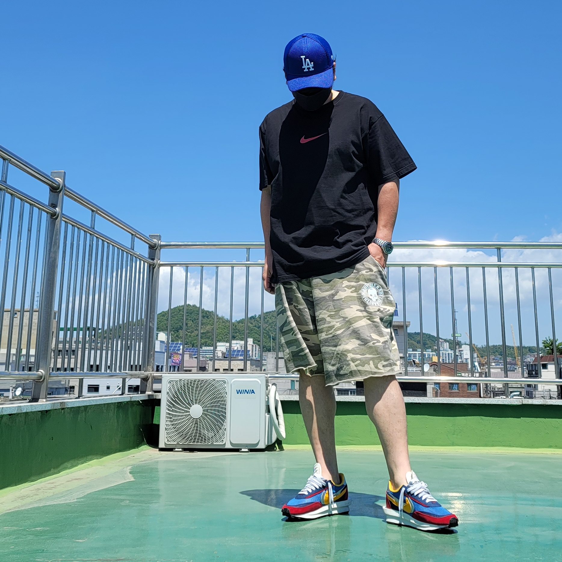 Nike x Sacai LDWaffle Blue Multi 착용 스타일 - 1