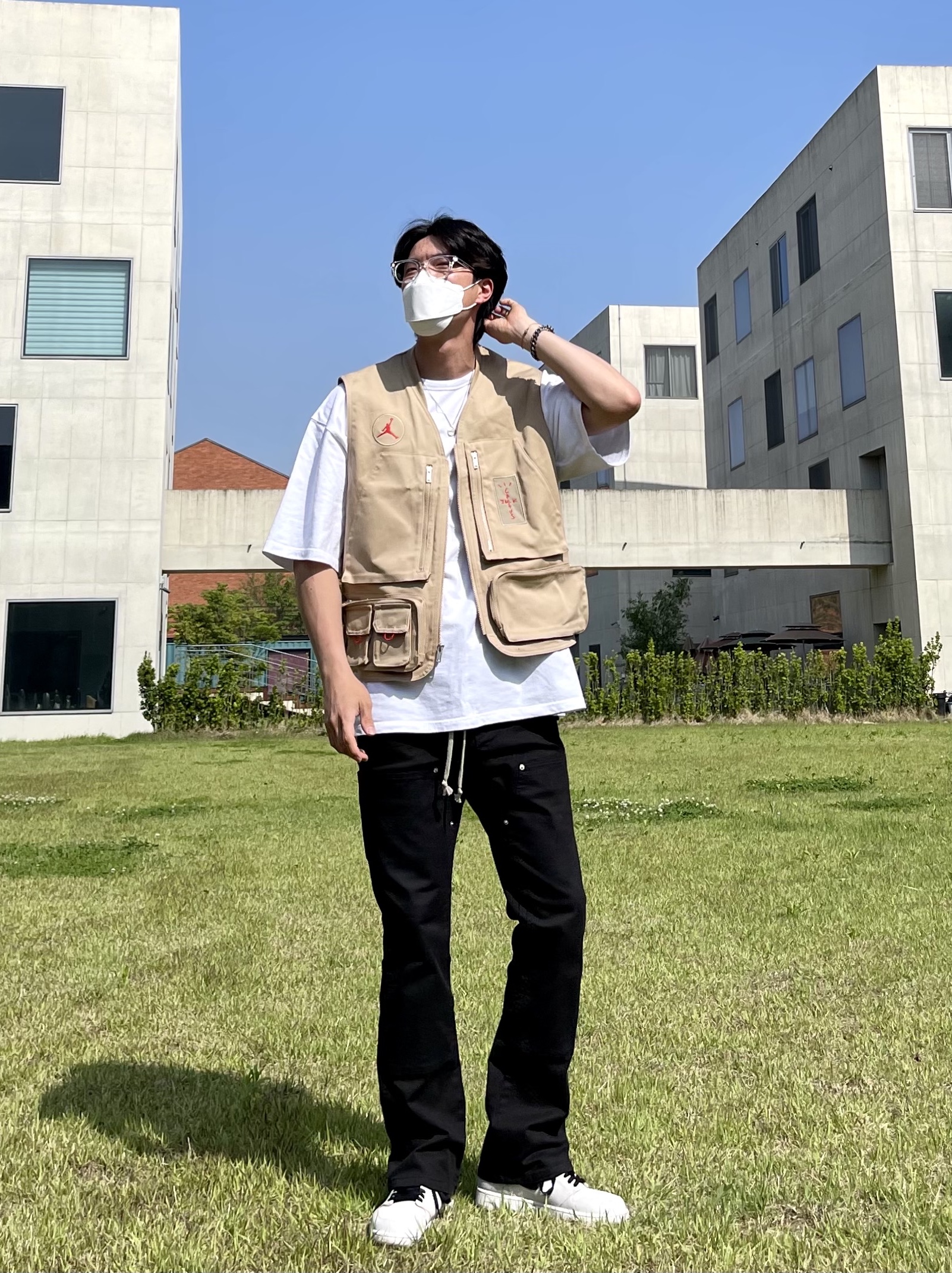 Jordan 1 Retro High OG Defiant SB NYC to Paris, Jordan x Travis Scott Utility Vest - Asia 착용 스타일 - 2