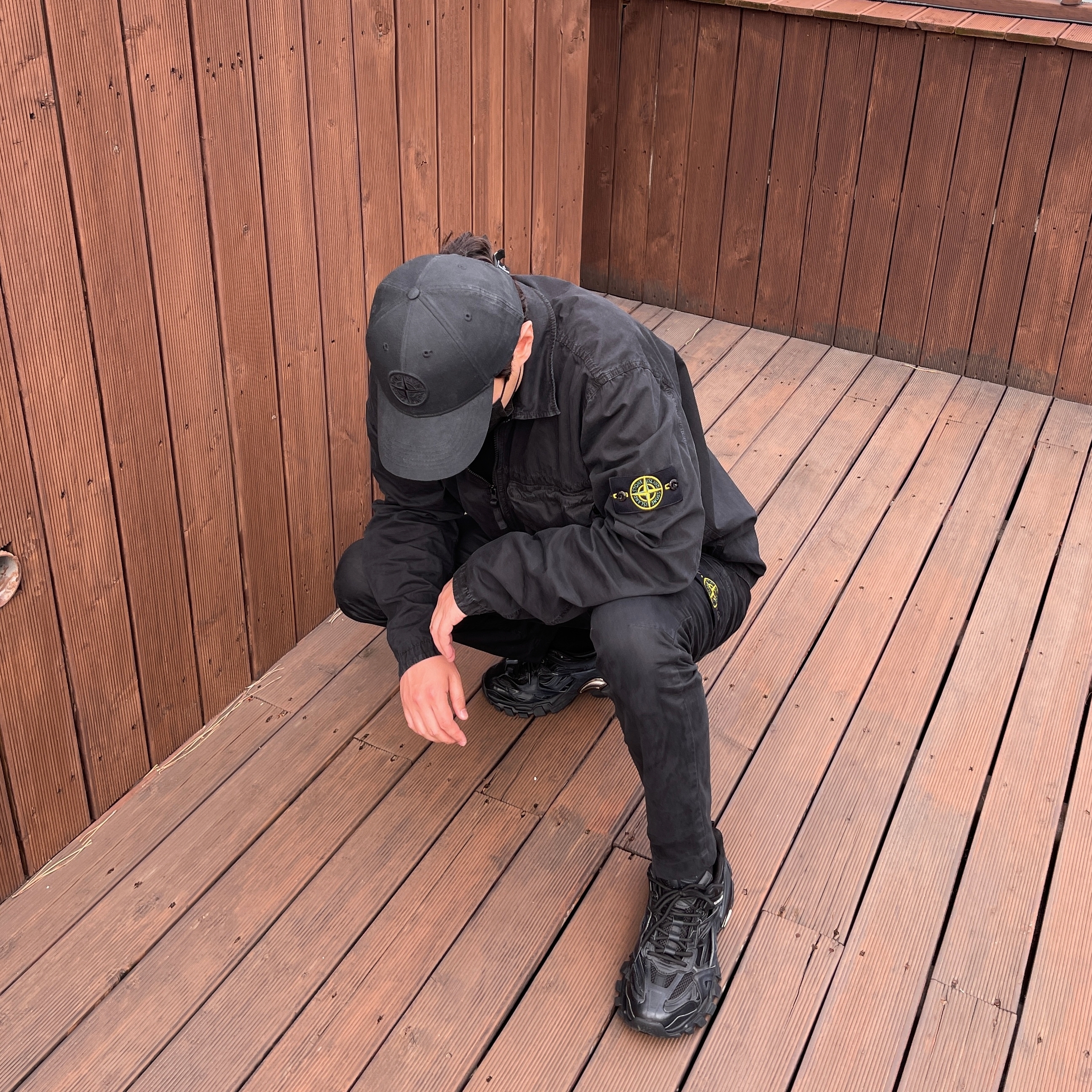 Stone Island 117WN T.CO+OLD Overshirt Black - 21SS, Balenciaga Track.2 Sneakers Black 착용 스타일 - 1