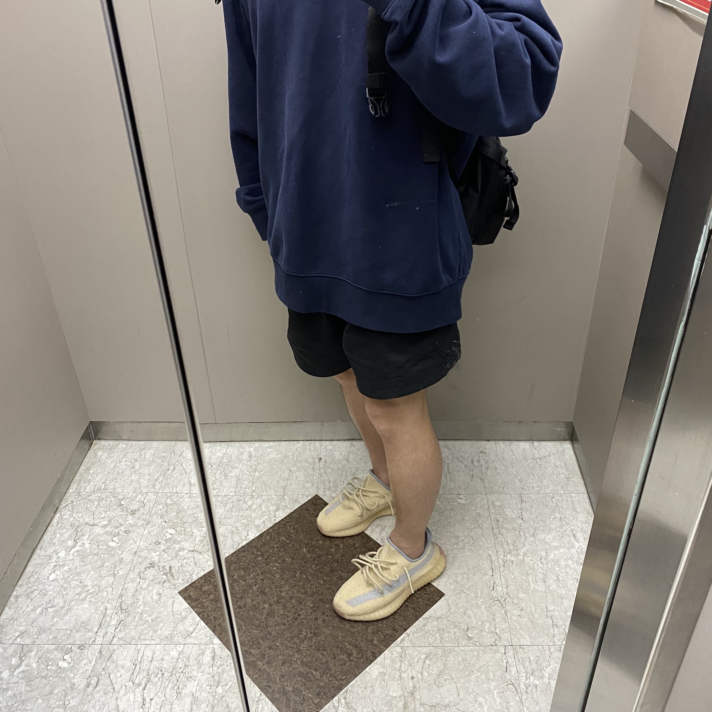 Adidas Yeezy Boost 350 V2 Linen 착용 스타일